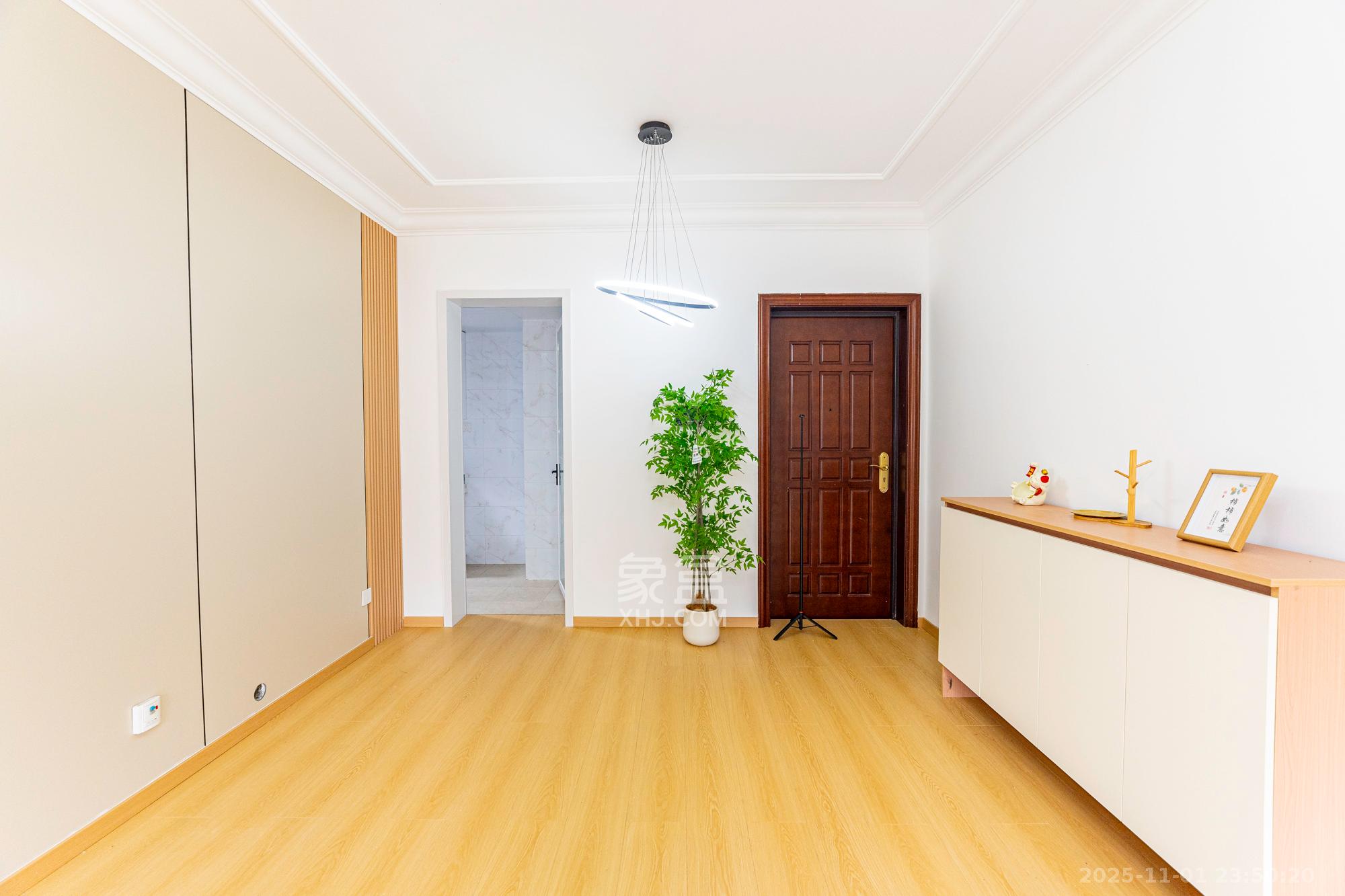 恒大雅苑 3室2厅1卫 85.0万 恒大雅苑 3室2厅1卫 85.0万客厅