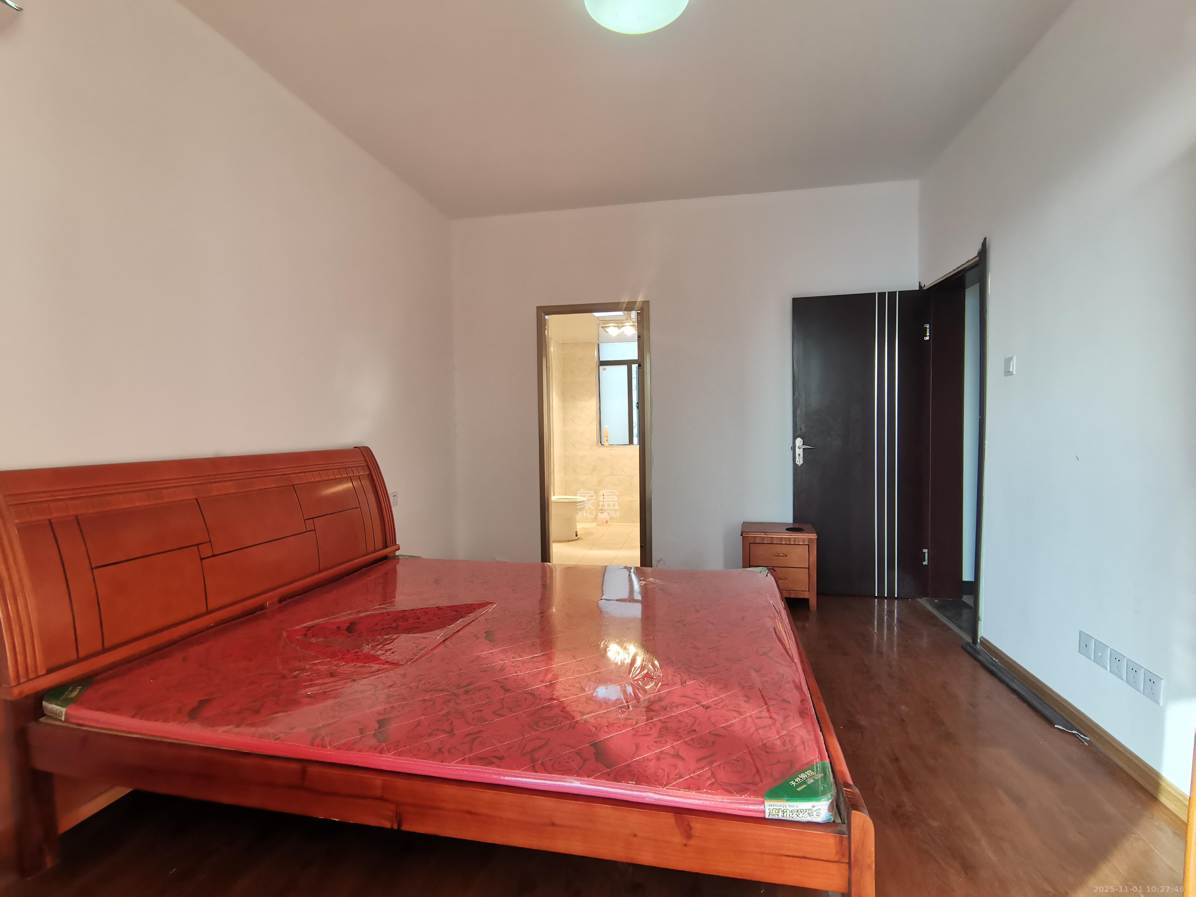 恒生碧水龙庭  3室2厅2卫    1900.0元/月室内图