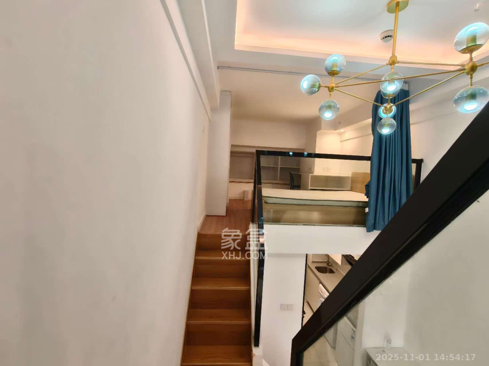 卓越江岸  2室1厅1卫    2000.0元/月室内图