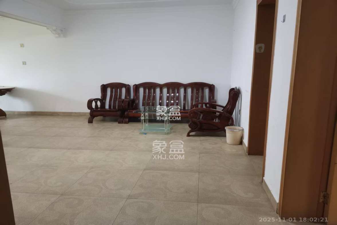 三湘小区 2室2厅1卫 1500.0元/月 三湘小区 2室2厅1卫 1500.0元/月室内图