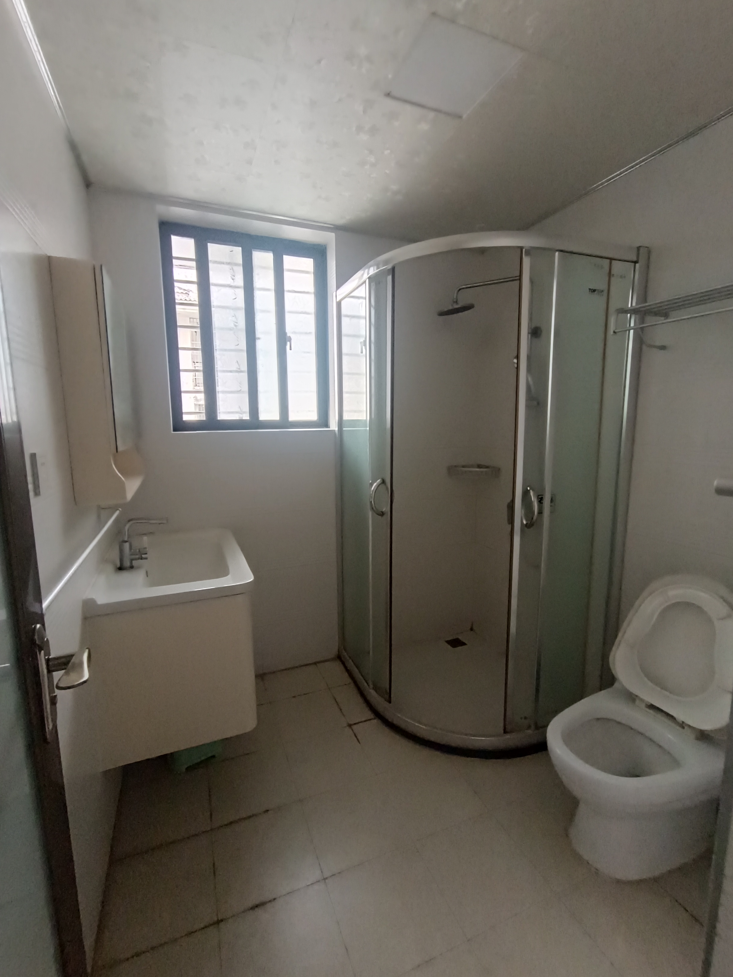 中景花园  3室2厅2卫    150.0万客厅