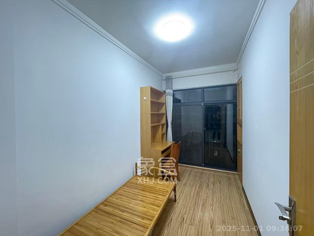 保利麓谷林语A区  1室2厅1卫    2400.0元/月室内图