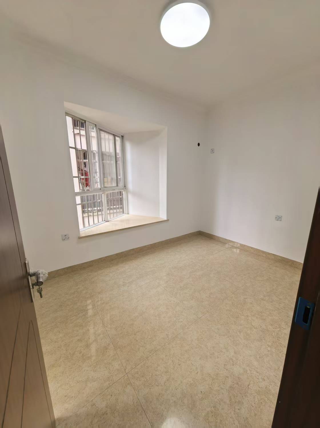 宝泰温泉花园  3室2厅1卫    119.0万室内图