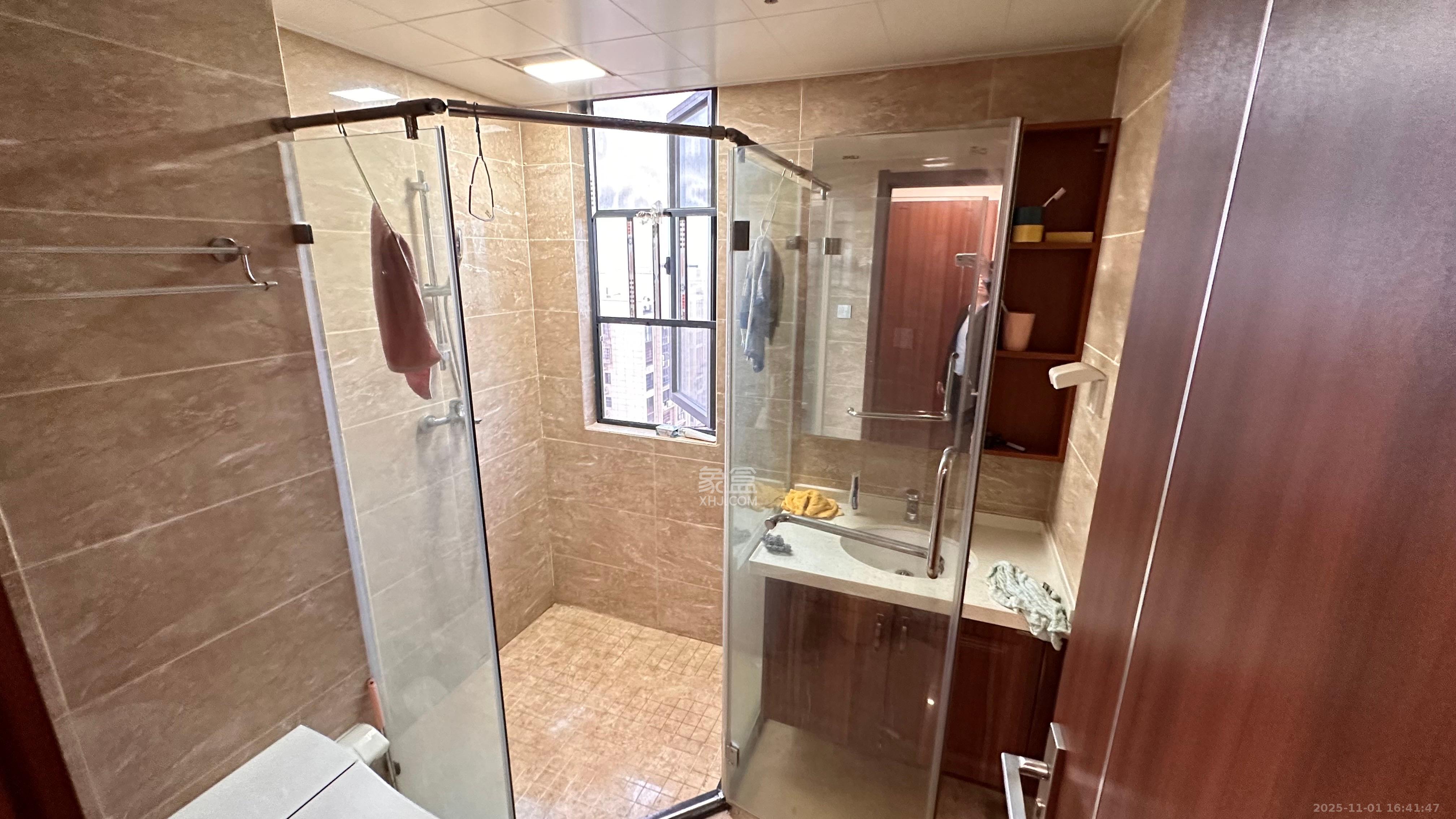 万润滨江天著  4室2厅2卫    2500.0元/月室内图