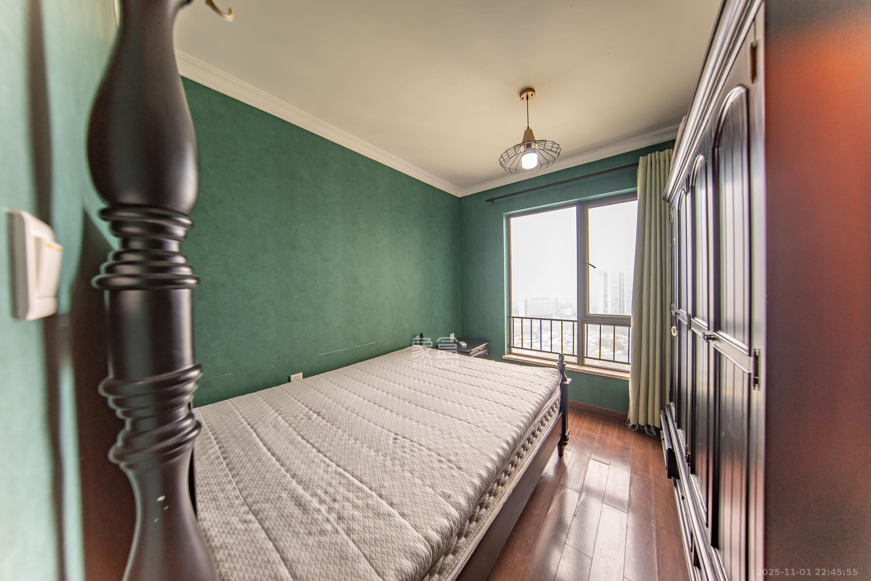 万科白鹭郡  4室2厅2卫    136.0万卧室