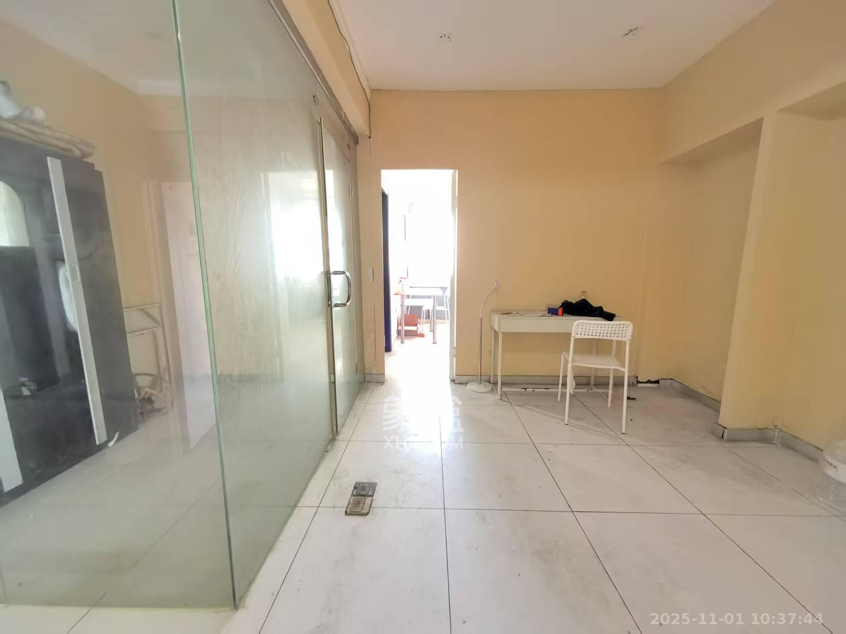 银港水晶城  5室2厅2卫    2600.0元/月室内图