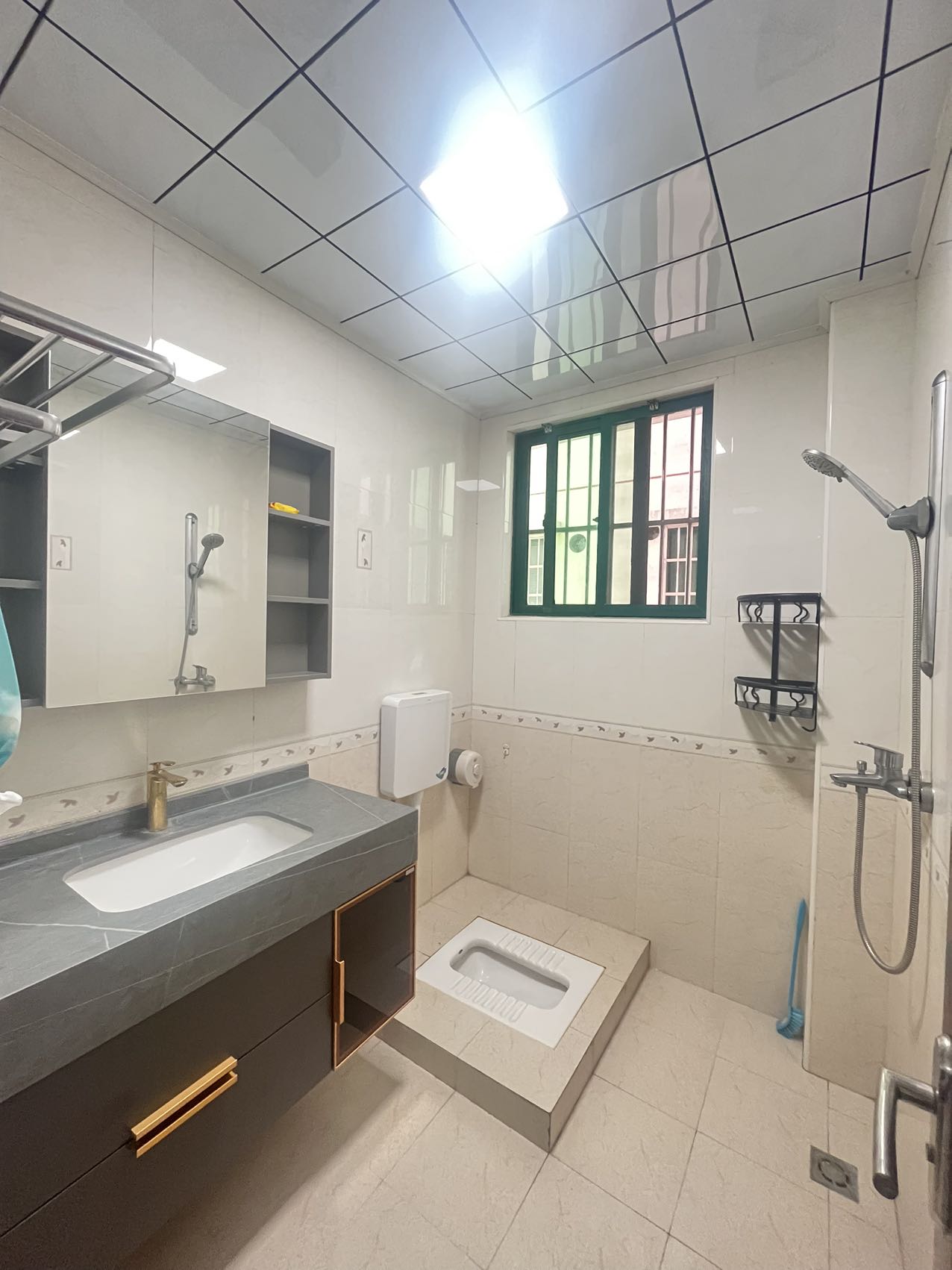 东盛名苑  3室2厅2卫    2800.0元/月 东盛名苑  3室2厅2卫    2800.0元/月室内图