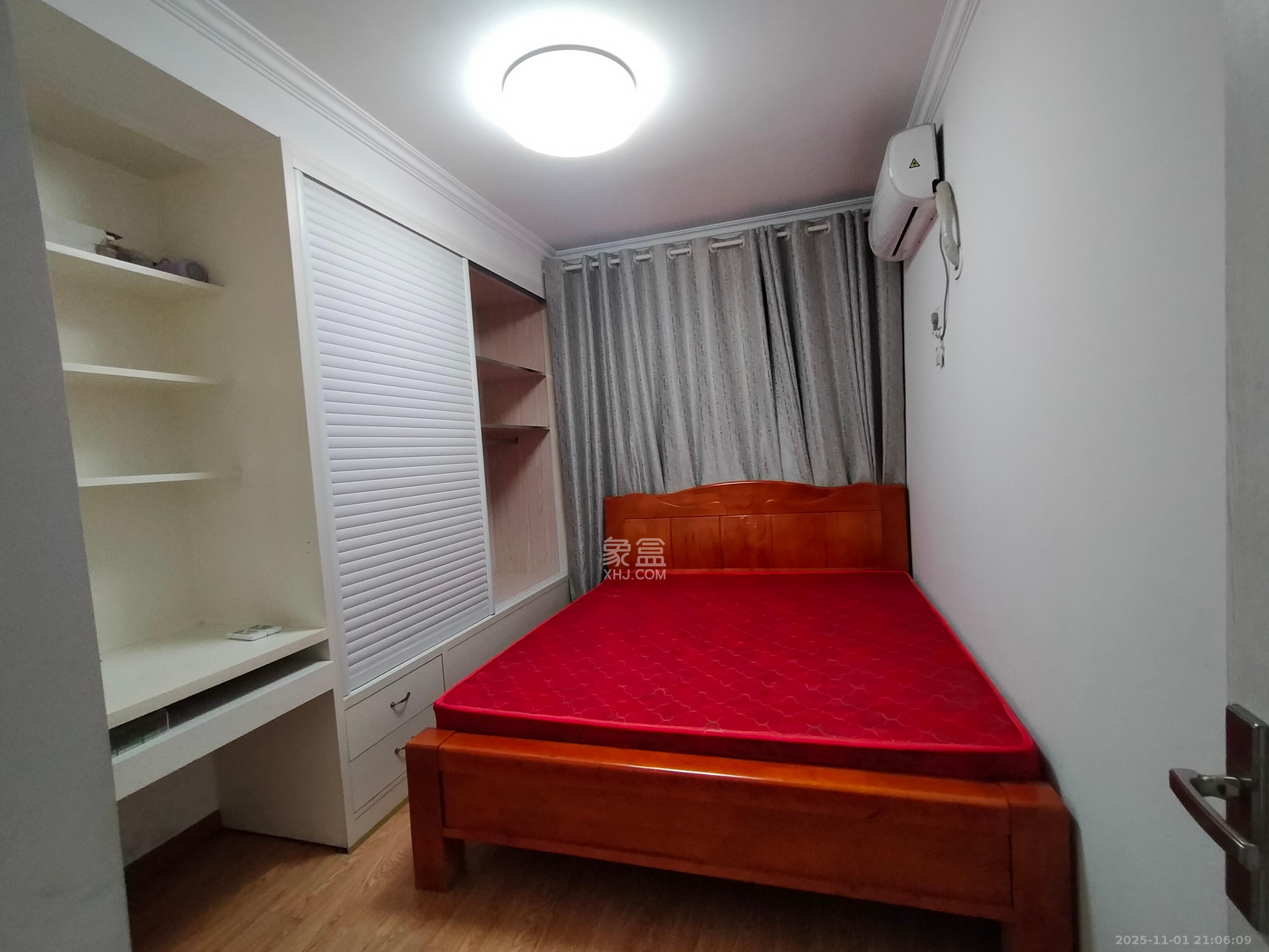 翡翠云天  3室2厅2卫    2000.0元/月室内图