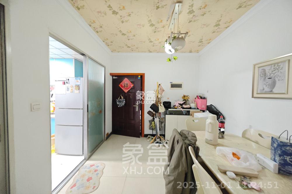 尊邸华庭  1室2厅1卫    2500.0元/月室内图