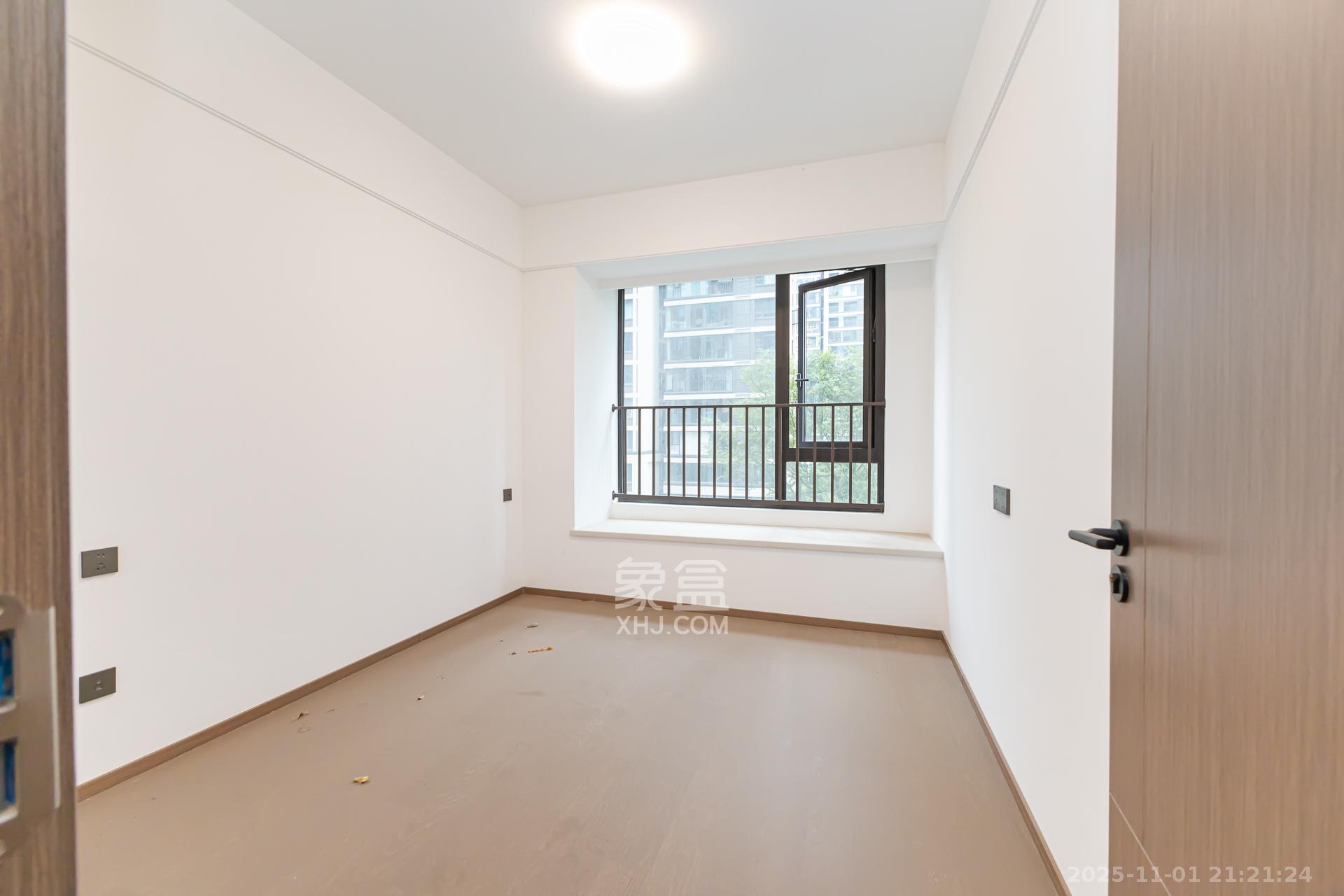 时代建发和著  5室2厅3卫    310.0万 时代建发和著  5室2厅3卫    310.0万卧室