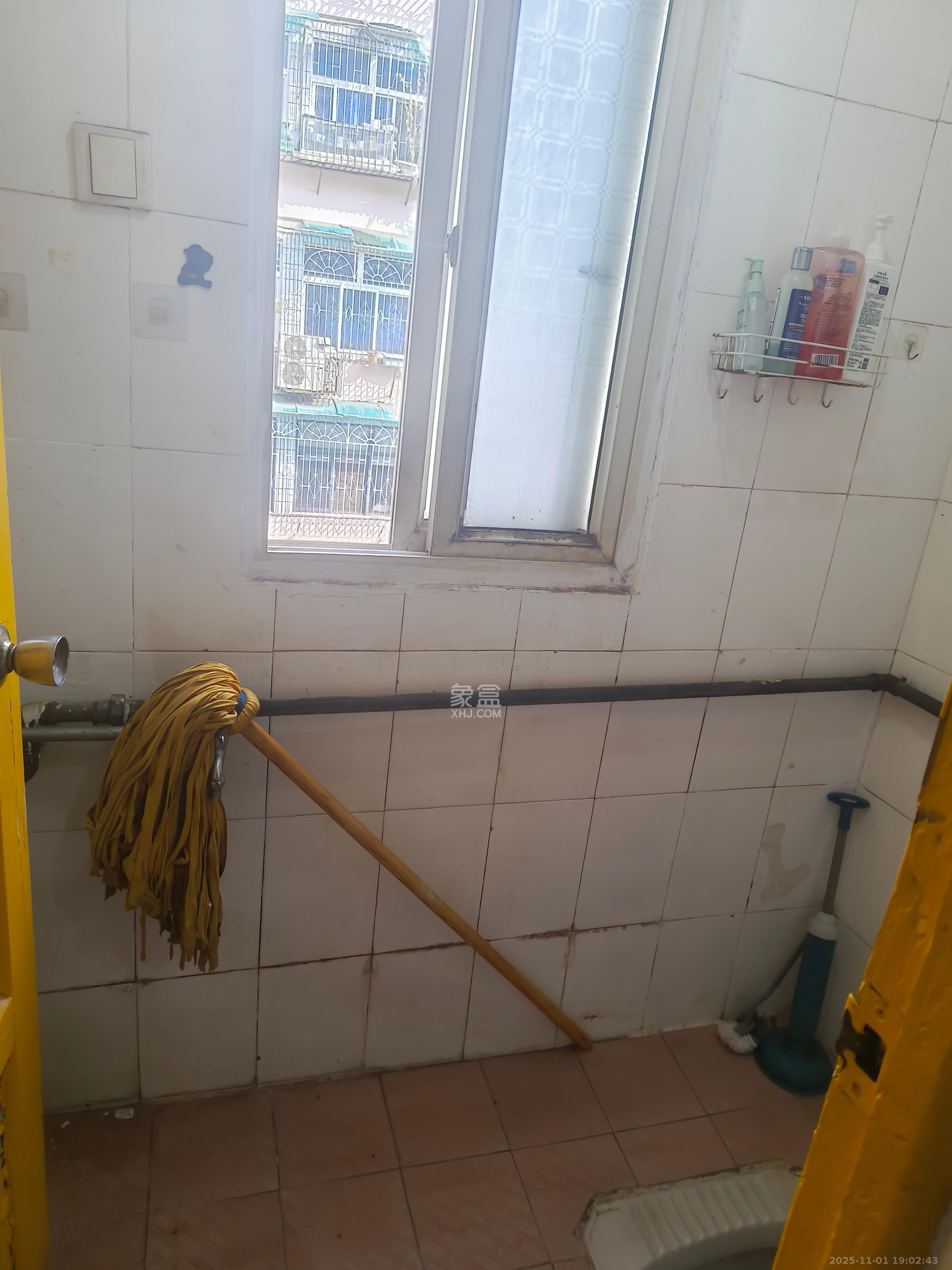 红旗区二片  2室1厅1卫    1300.0元/月室内图