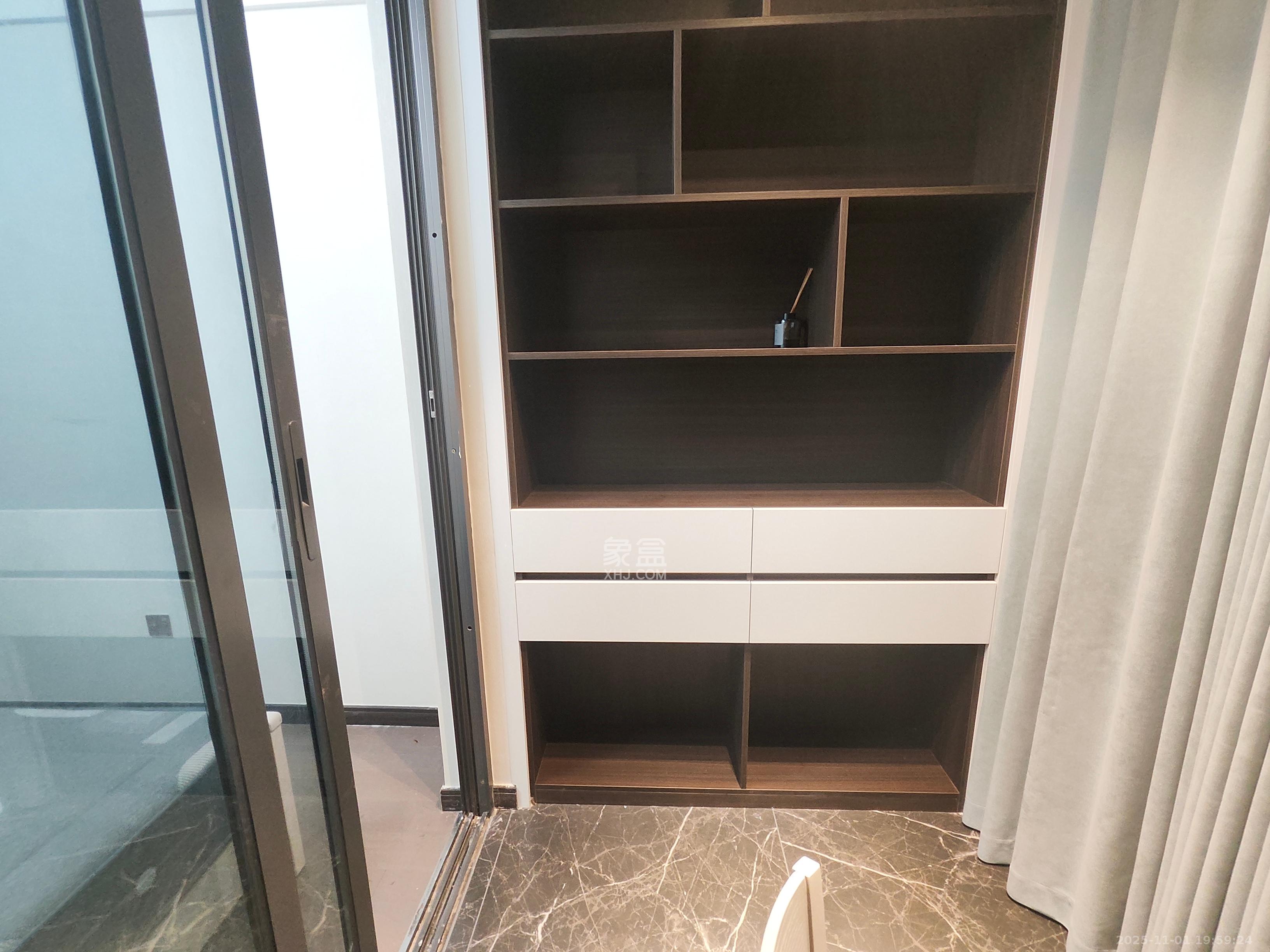 绿地麓云国际一期  3室2厅2卫    3500.0元/月室内图