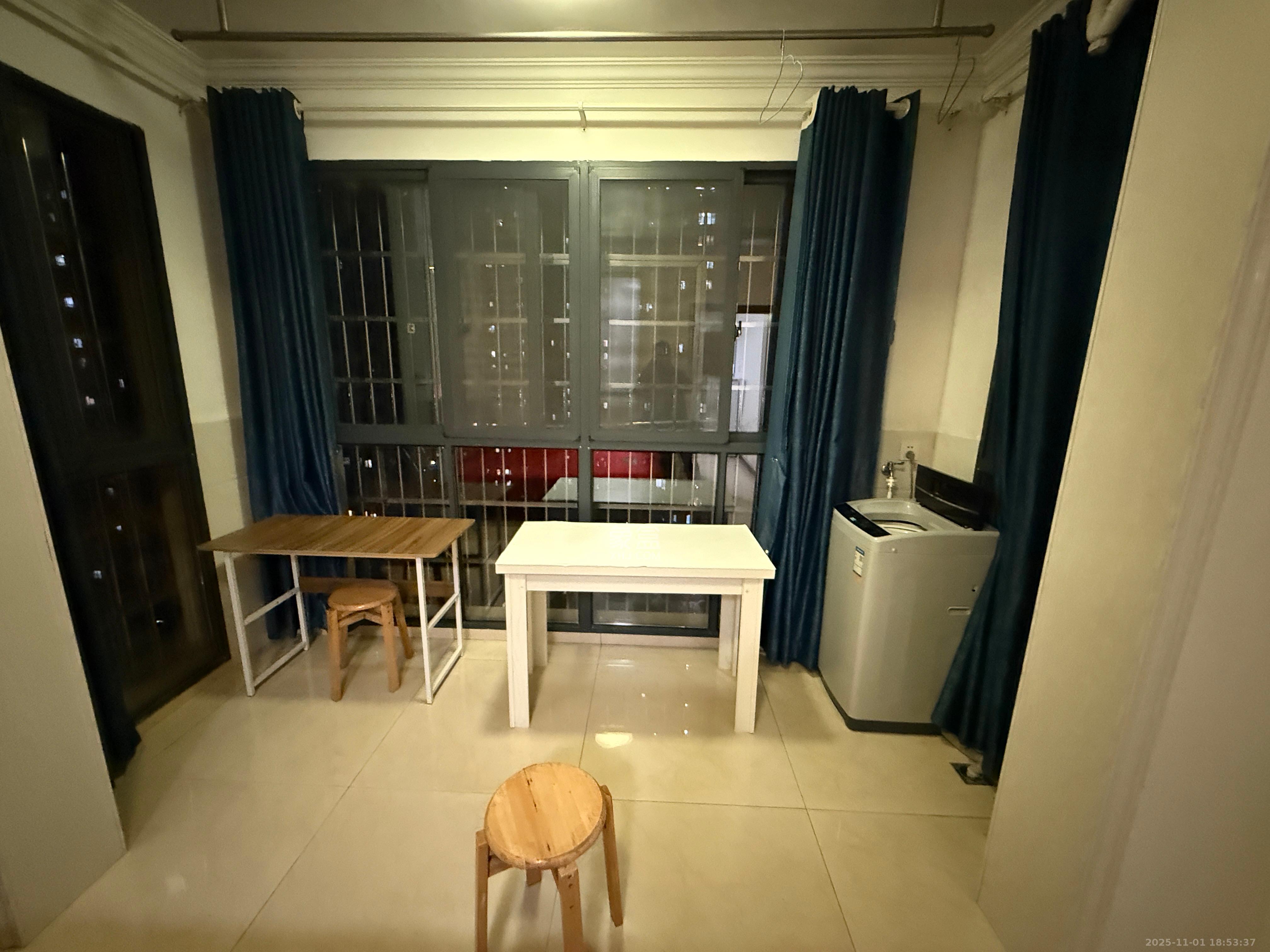 岳华新苑 1室1厅1卫 1300.0元/月 岳华新苑 1室1厅1卫 1300.0元/月室内图