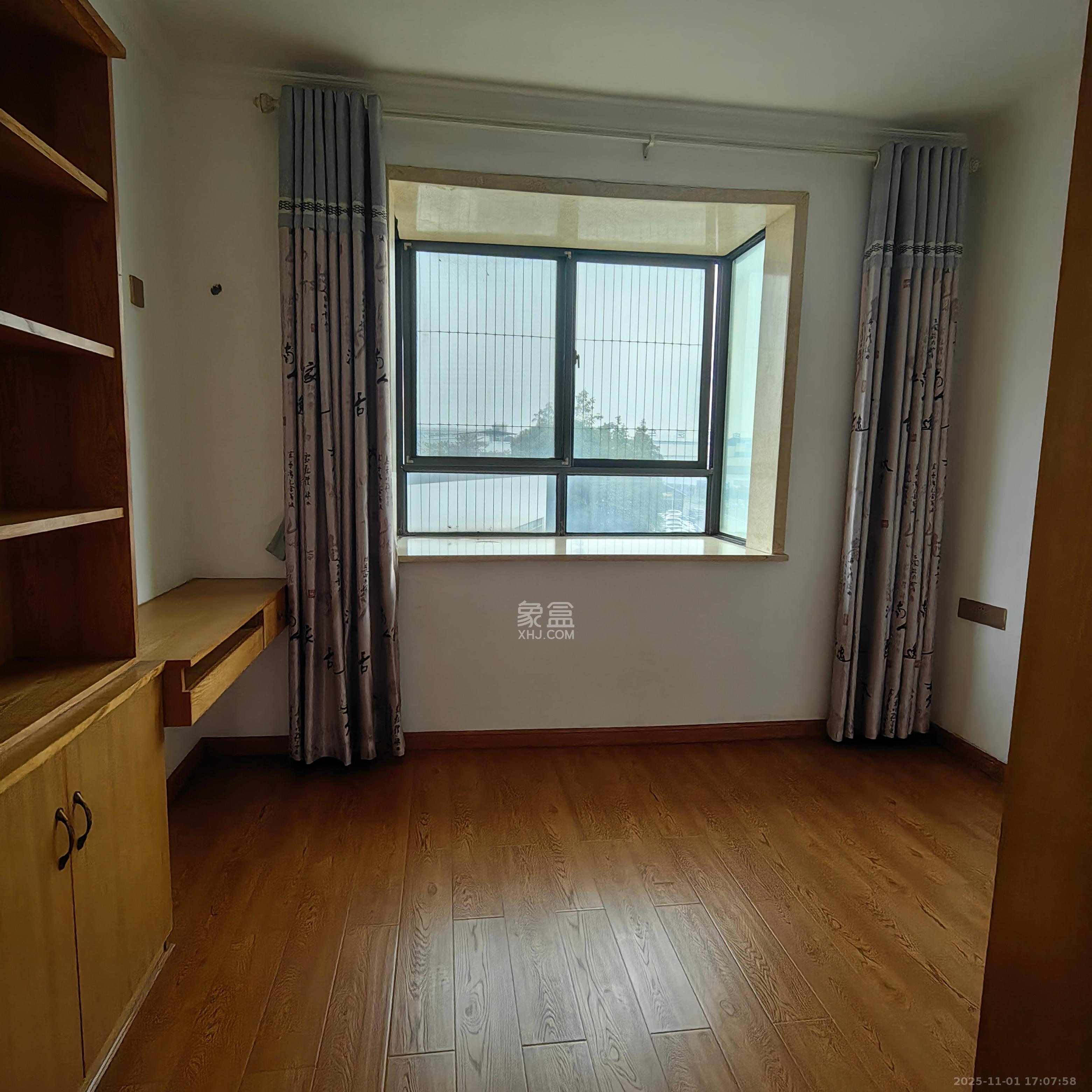 申湘宽境  3室2厅2卫    1800.0元/月室内图