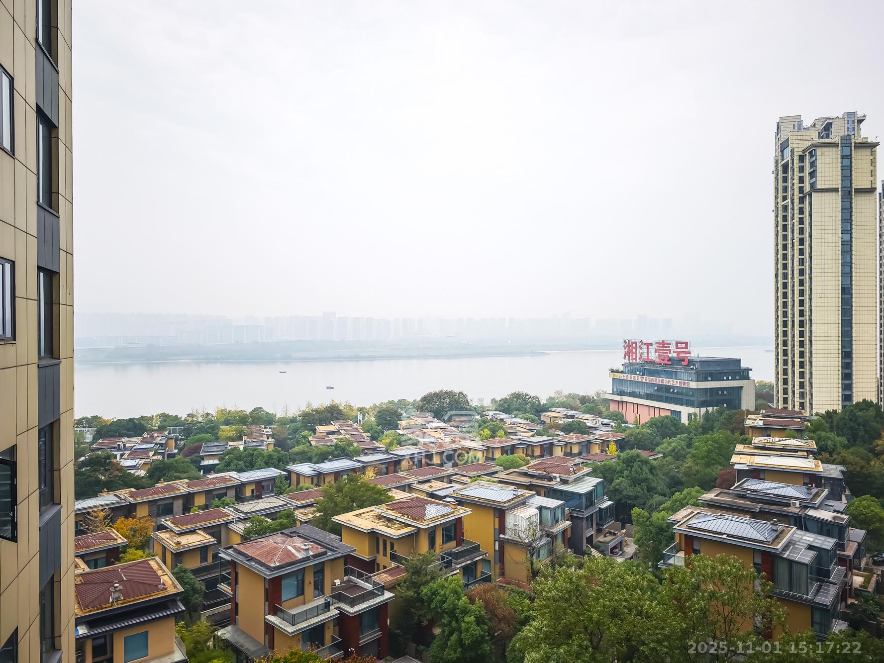 湘江壹号一二三期（创远湘江壹号）  5室2厅4卫    258.0万其他