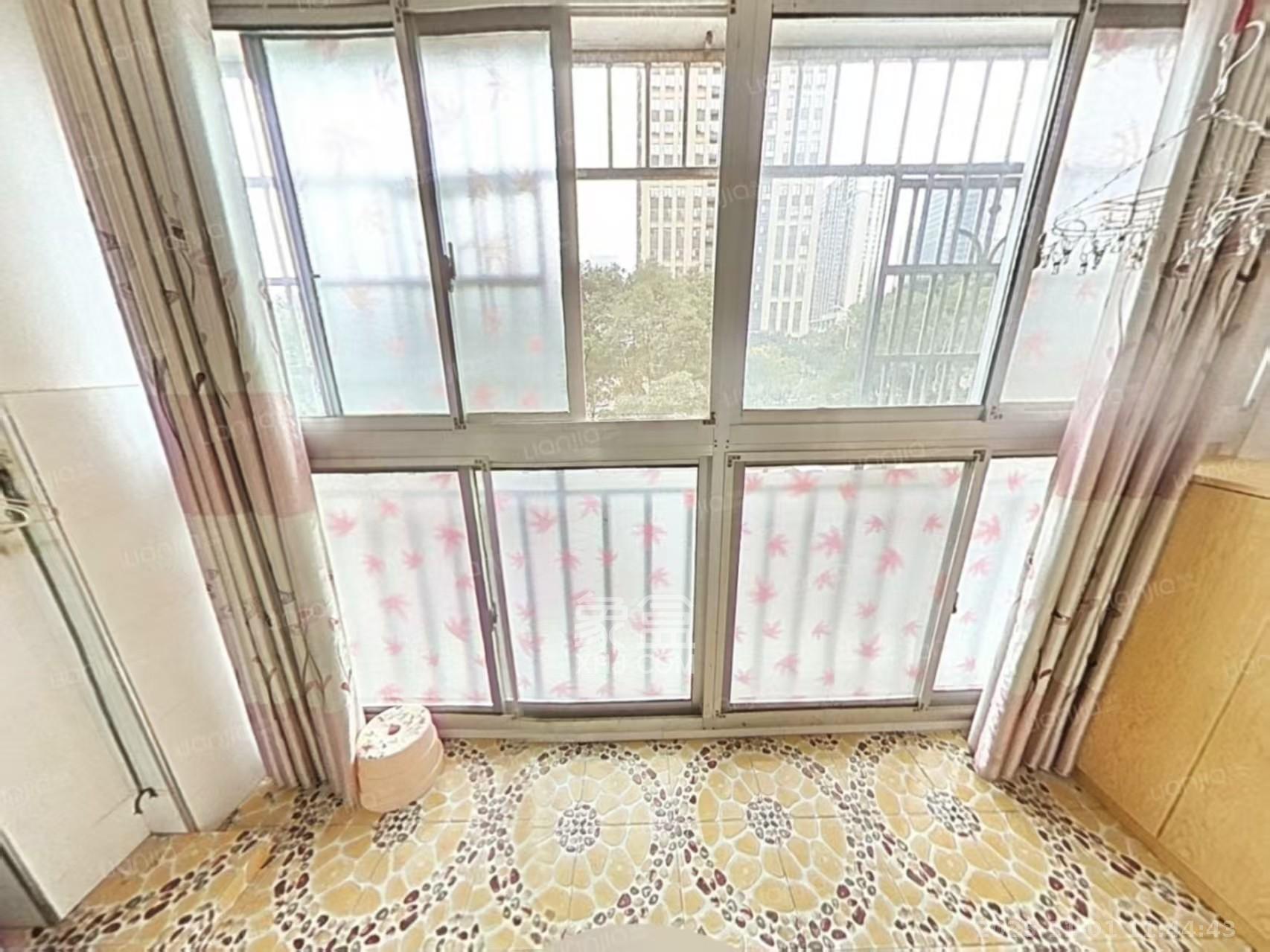 德润园  1室0厅0卫    2000.0元/月室内图