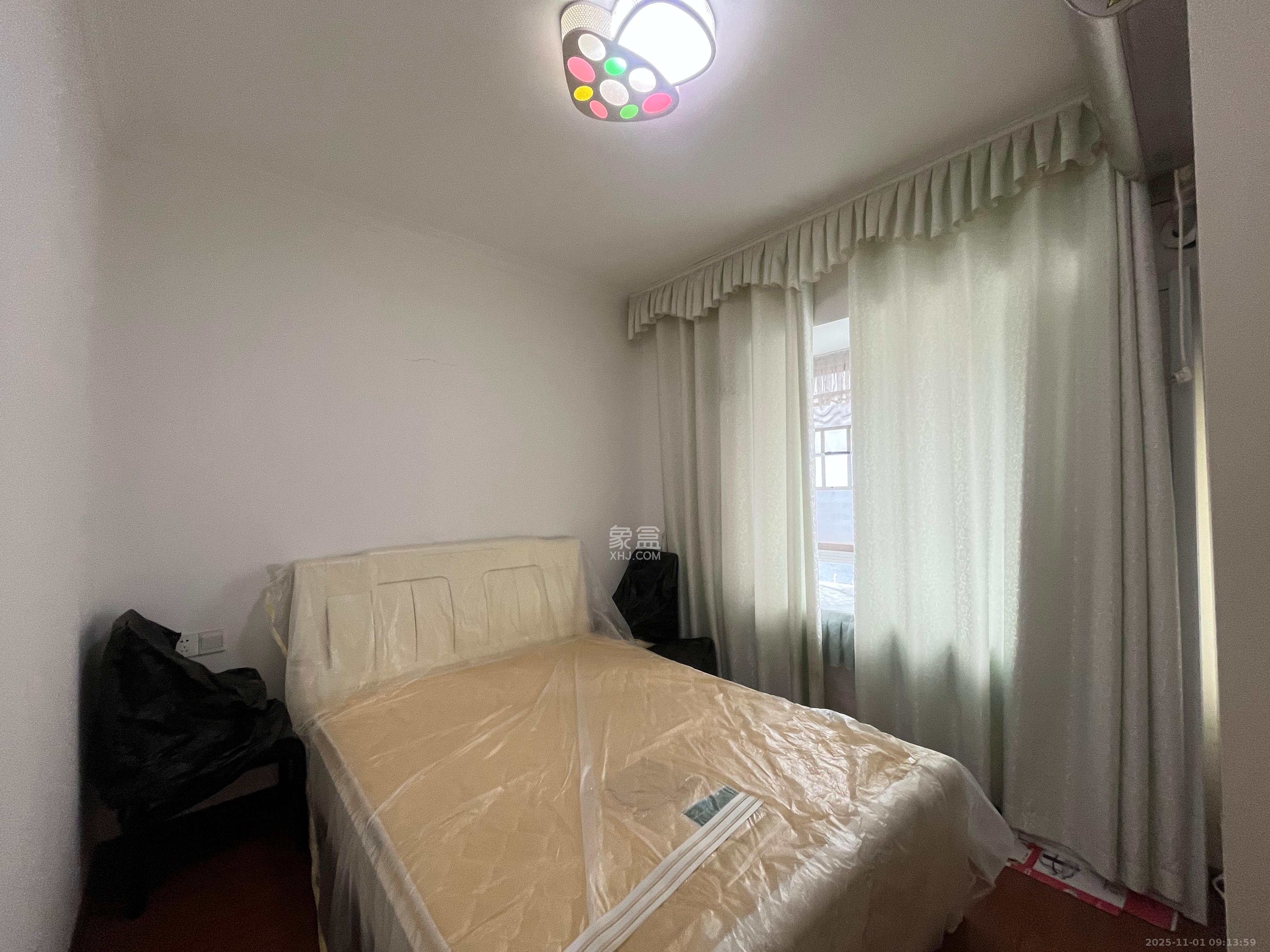 新蕾品阁居  4室2厅2卫    2200.0元/月室内图