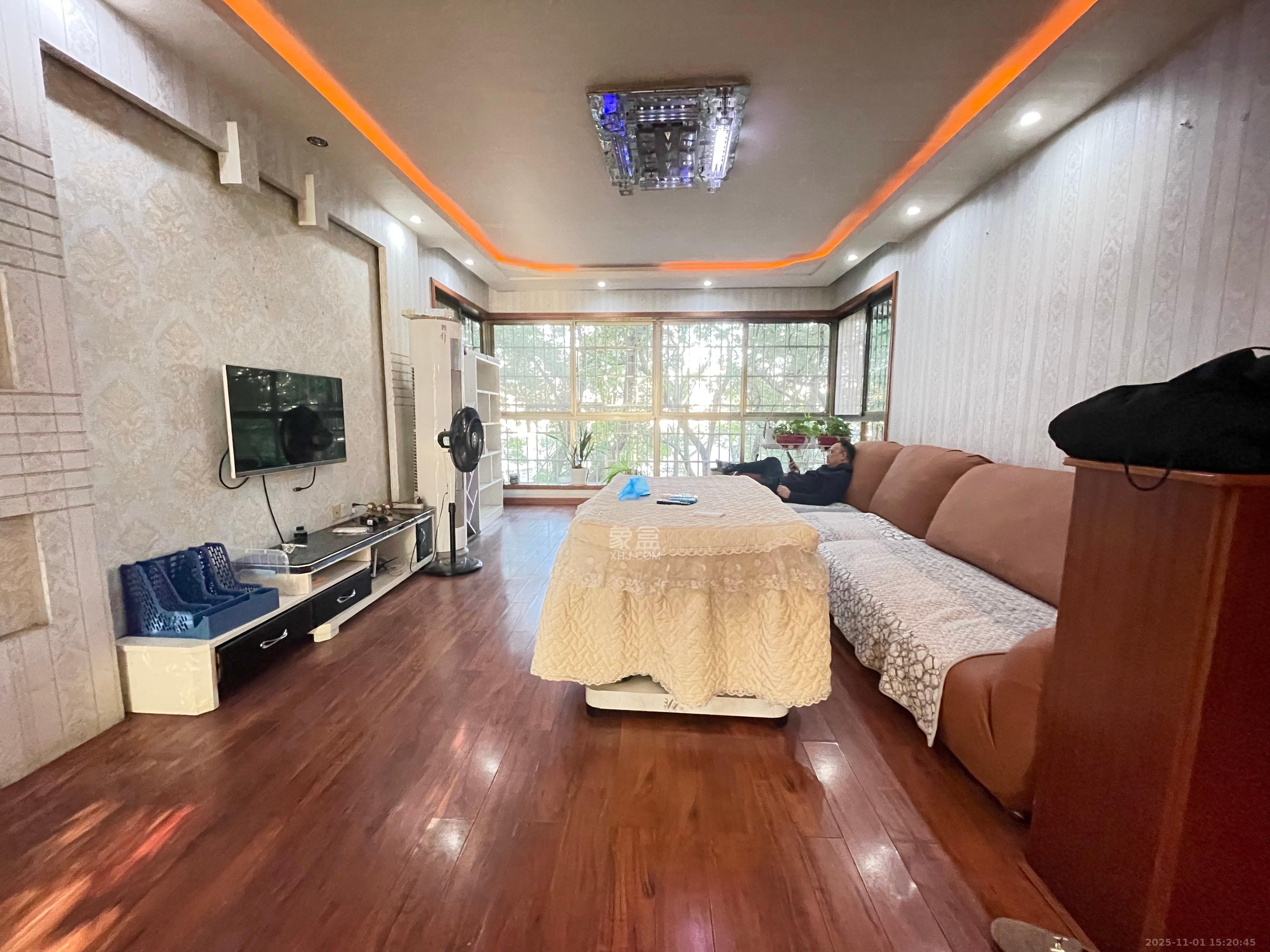 丽江翠园  3室2厅2卫    1500.0元/月室内图