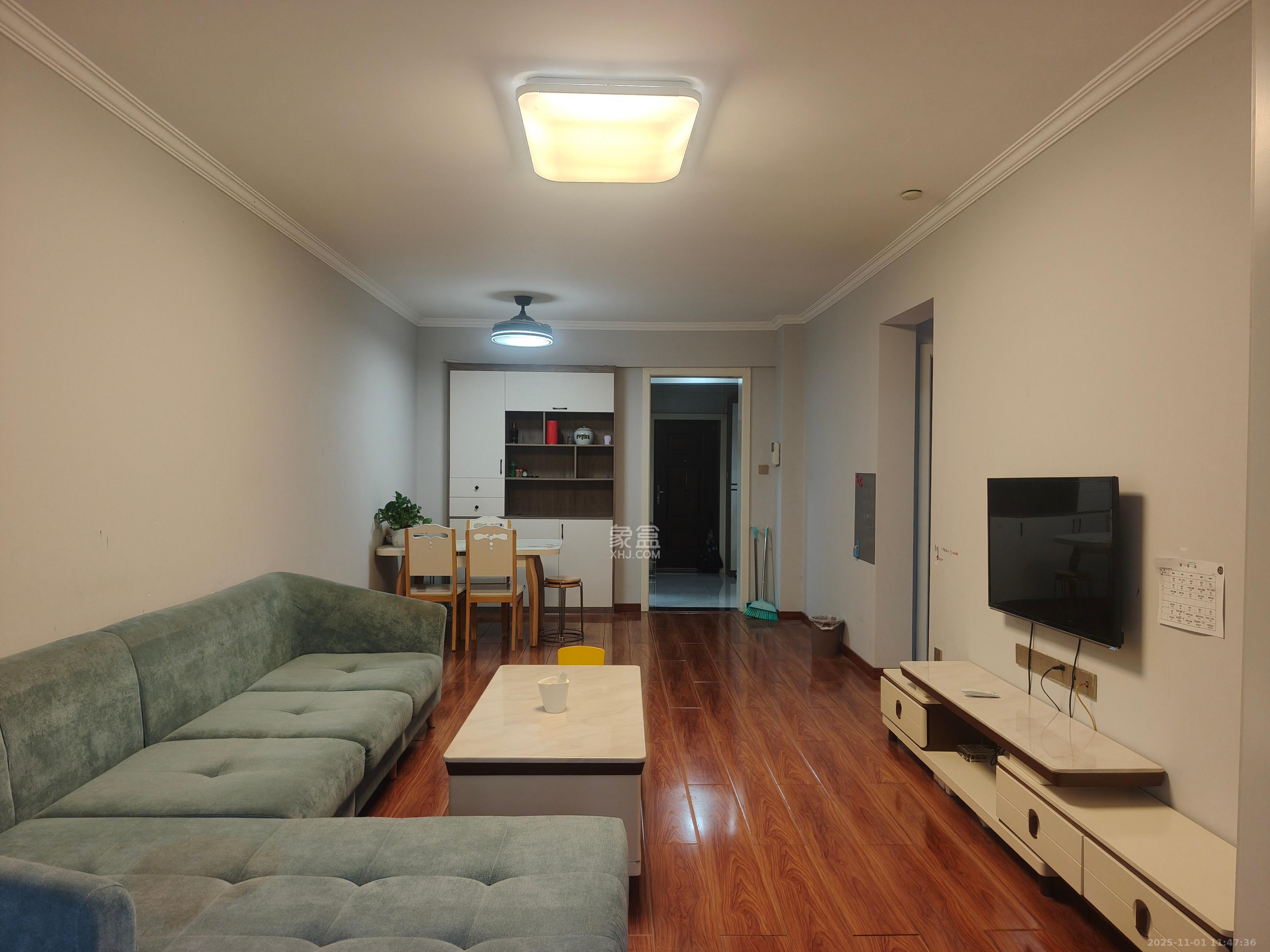 卓越蔚蓝海岸三期  2室2厅1卫    1800.0元/月室内图