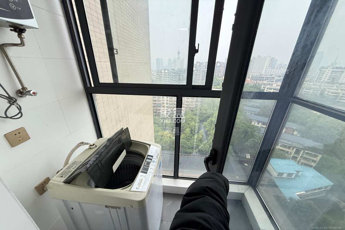 钱隆首府(福晟御园) 3室1厅1卫 3300.0元/月 钱隆首府(福晟御园) 3室1厅1卫 3300.0元/月室内图