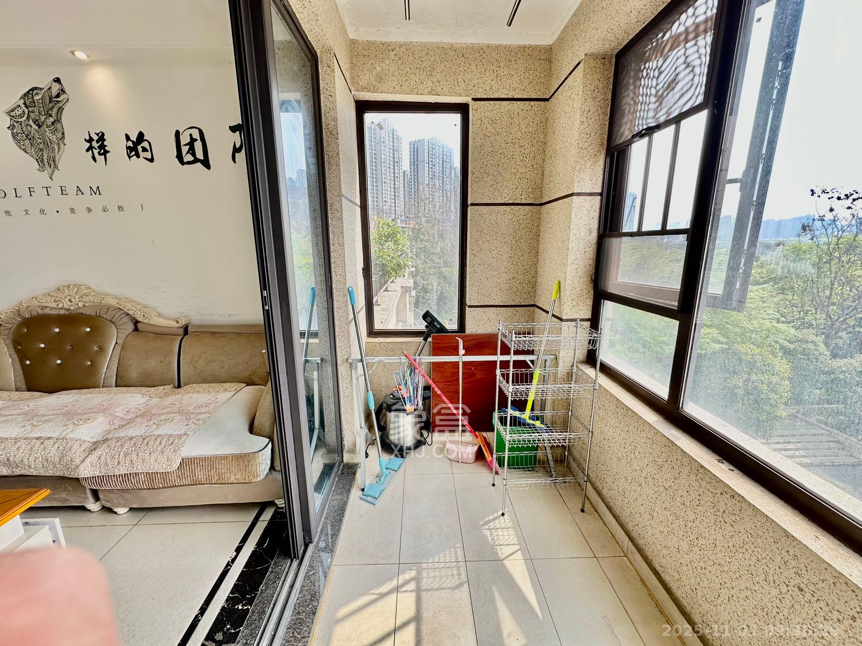 中海国际五期 3室2厅2卫 2400.0元/月 中海国际五期 3室2厅2卫 2400.0元/月室内图