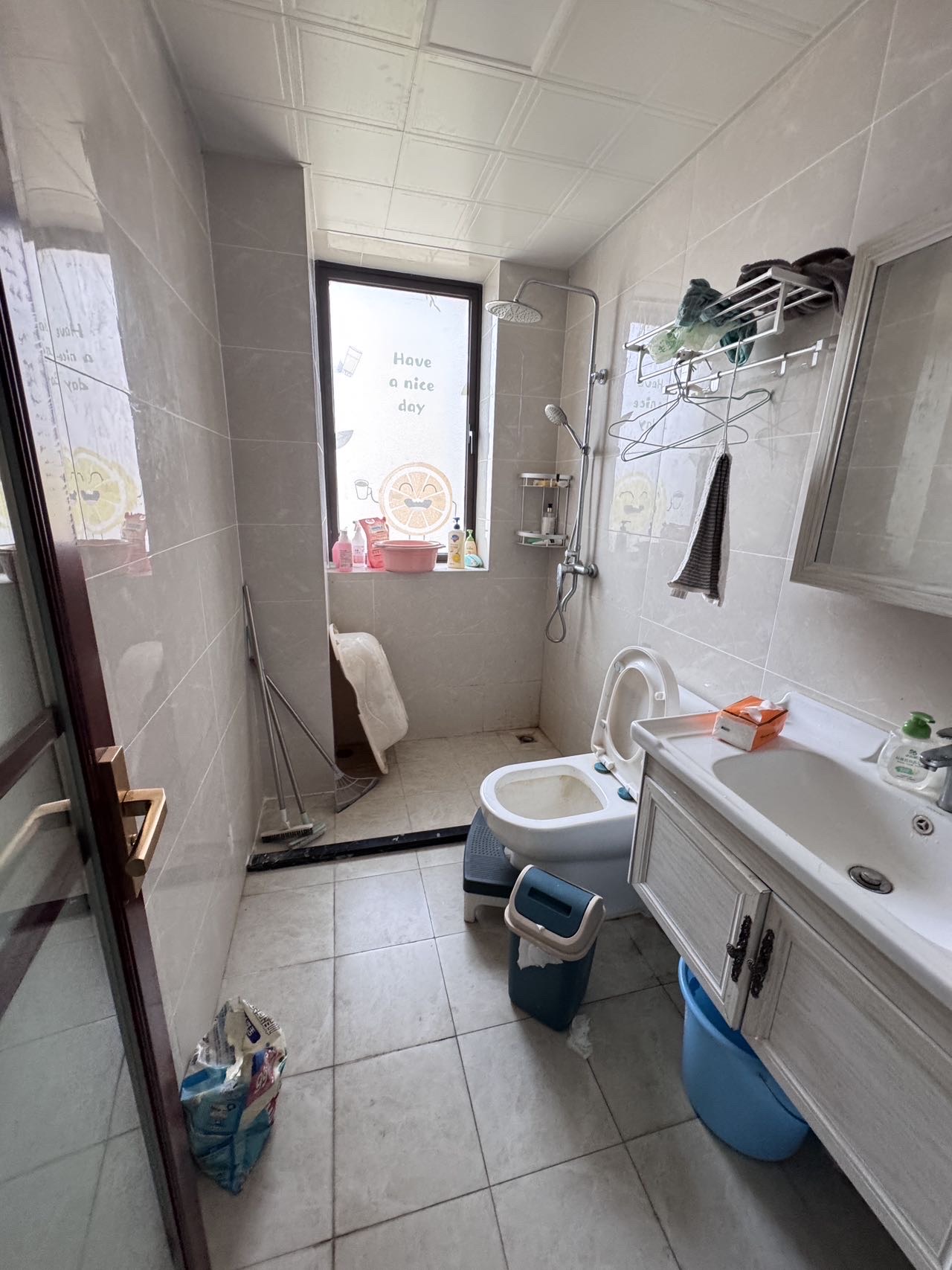 海湾花园  1室0厅1卫    198.0万客厅