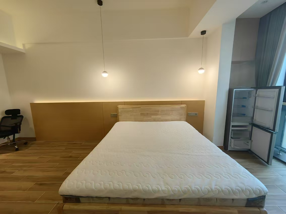 海航豪庭南苑  1室1厅1卫    2300.0元/月室内图