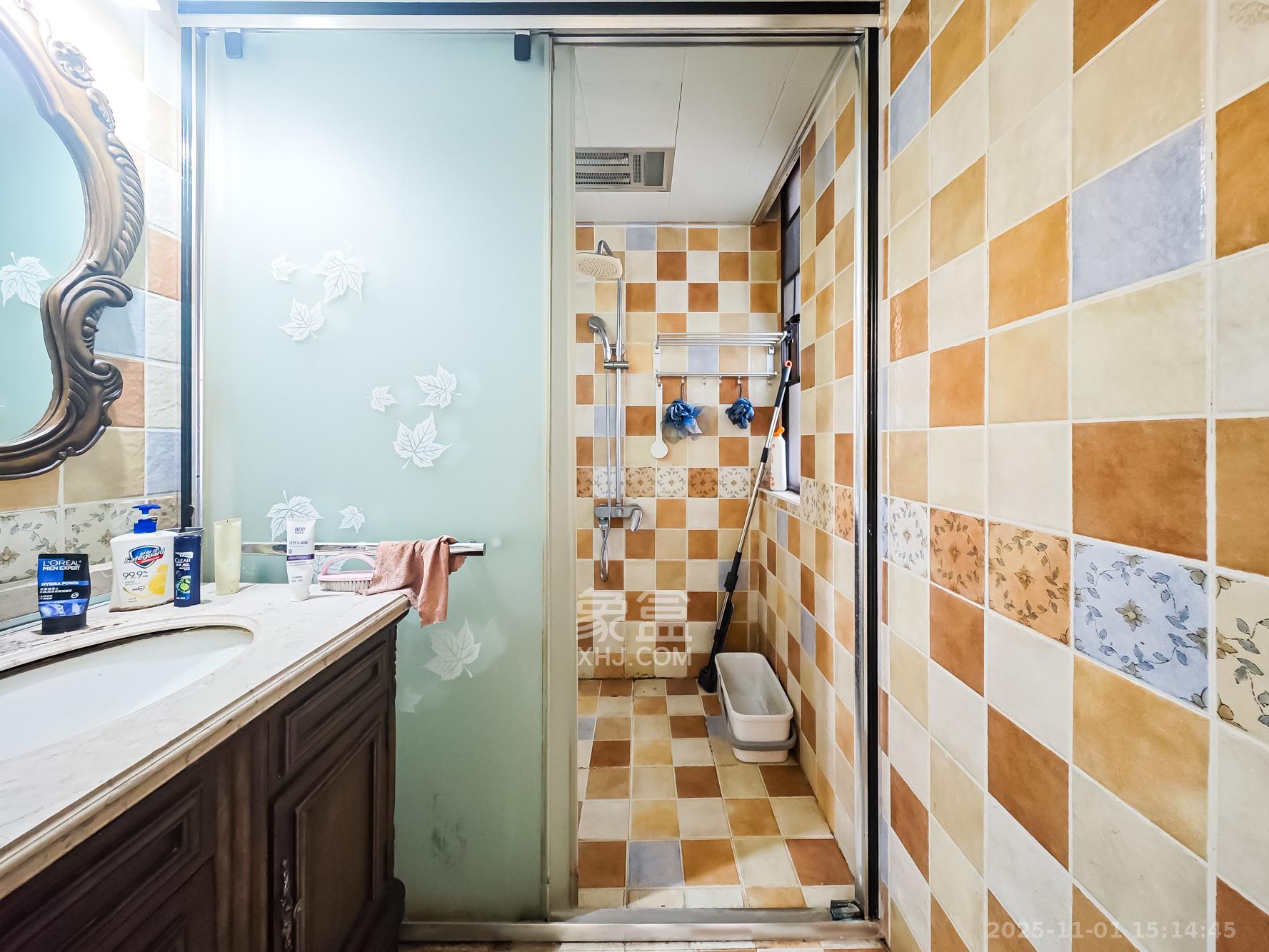 水映加州  2室2厅1卫    139.9万 水映加州  2室2厅1卫    139.9万卫生间