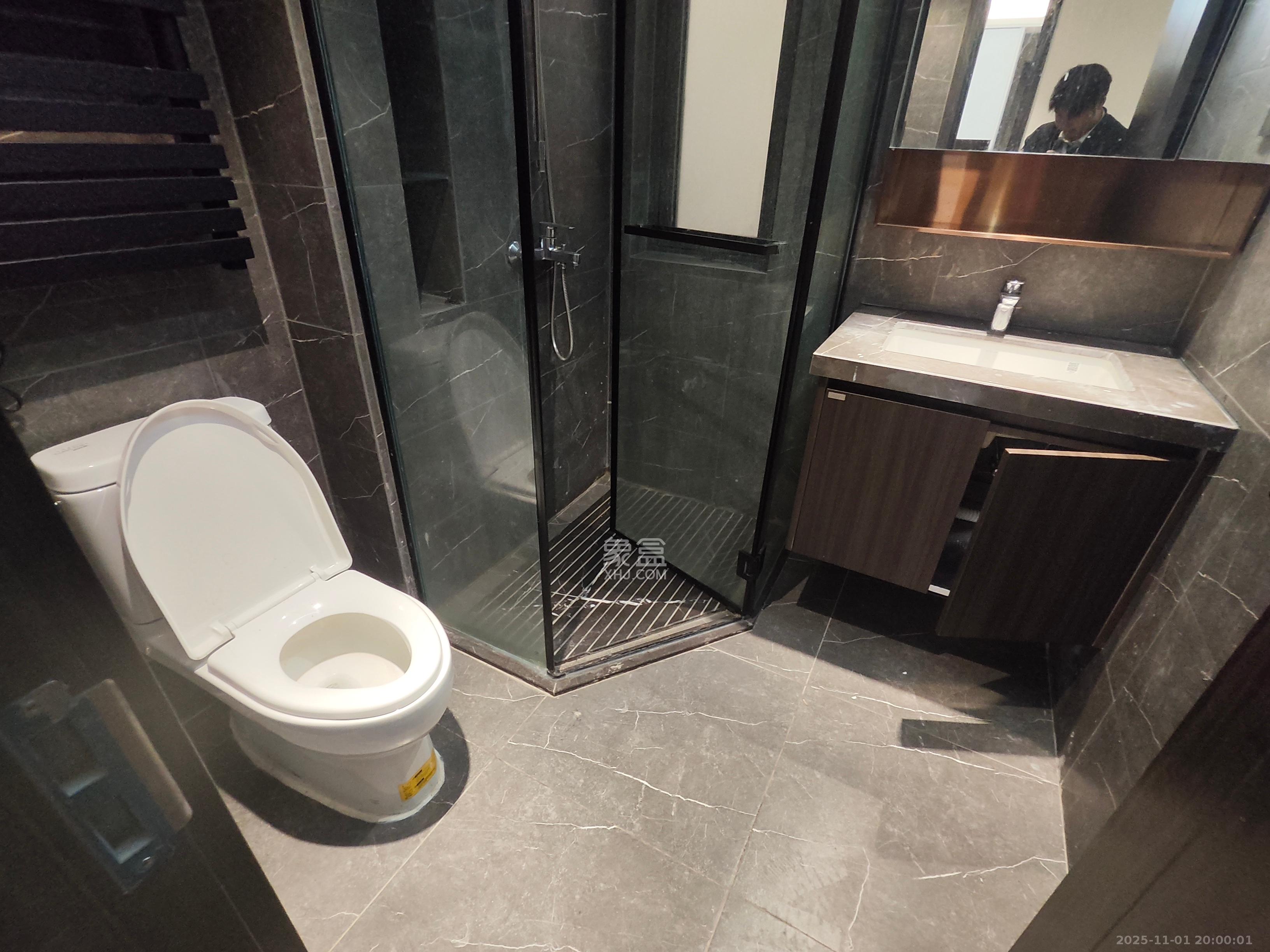 绿地麓云国际一期 3室2厅2卫 3500.0元/月 绿地麓云国际一期 3室2厅2卫 3500.0元/月室内图