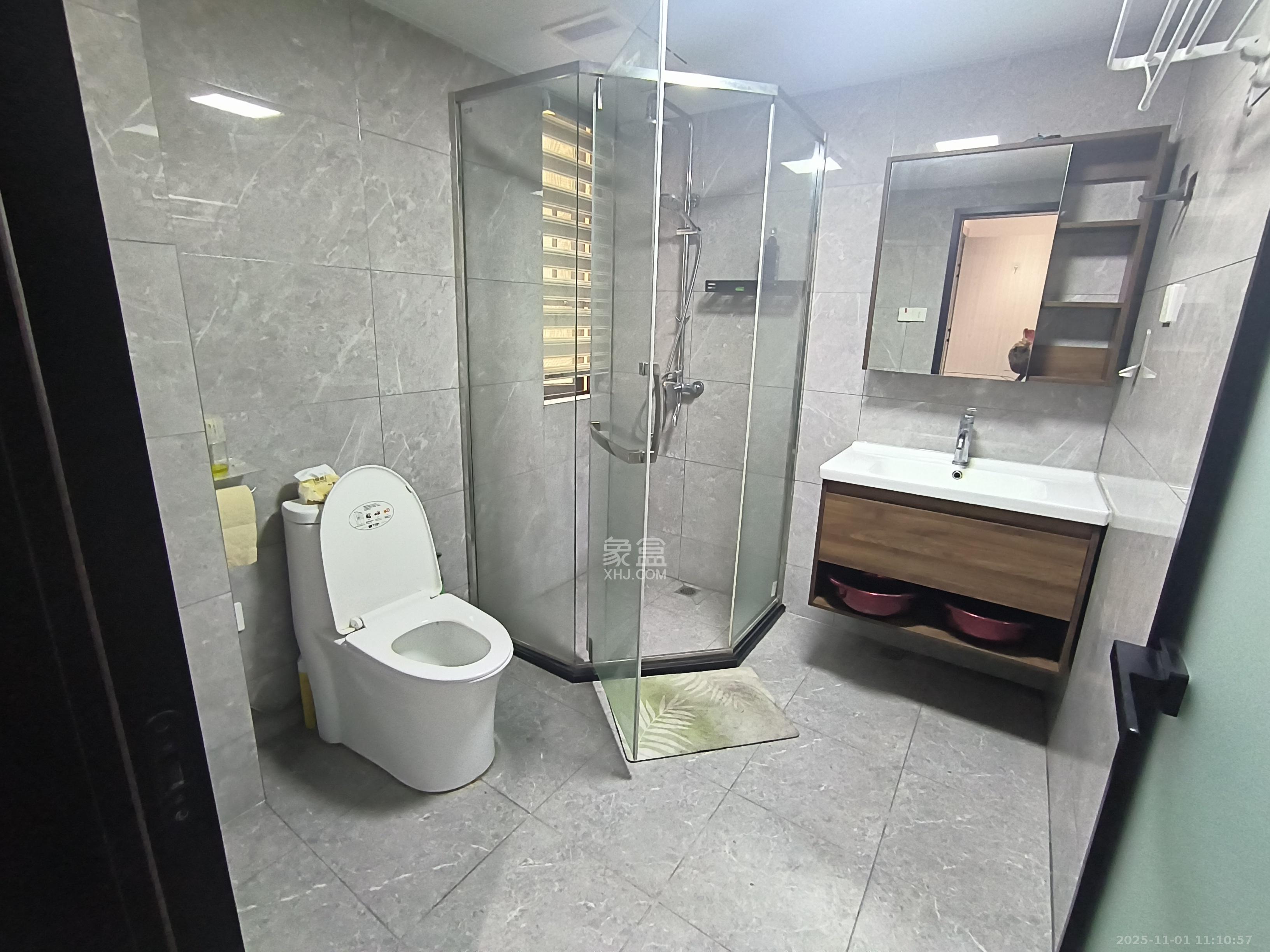 恒基旭辉湖山赋  3室2厅2卫    2500.0元/月室内图