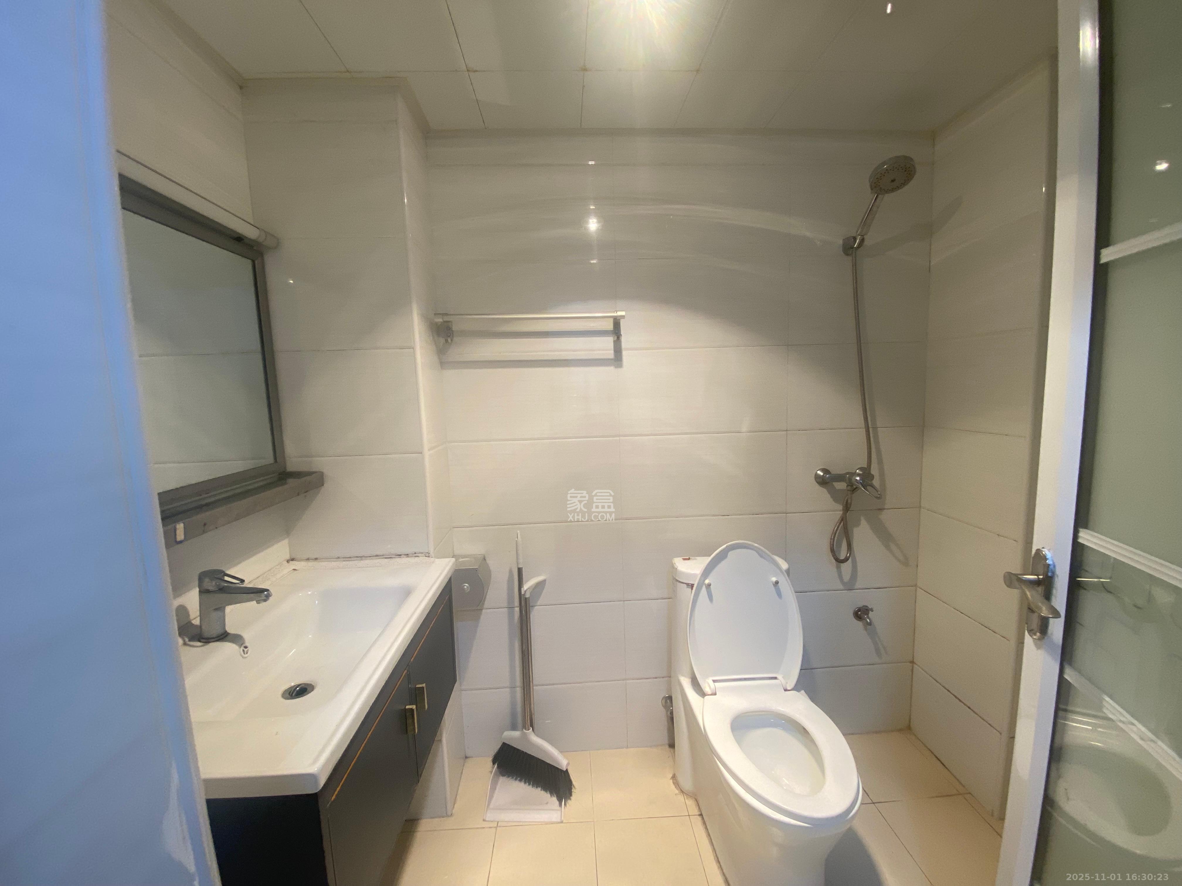 蓝湾国际广场 1室1厅1卫 1700.0元/月 蓝湾国际广场 1室1厅1卫 1700.0元/月室内图