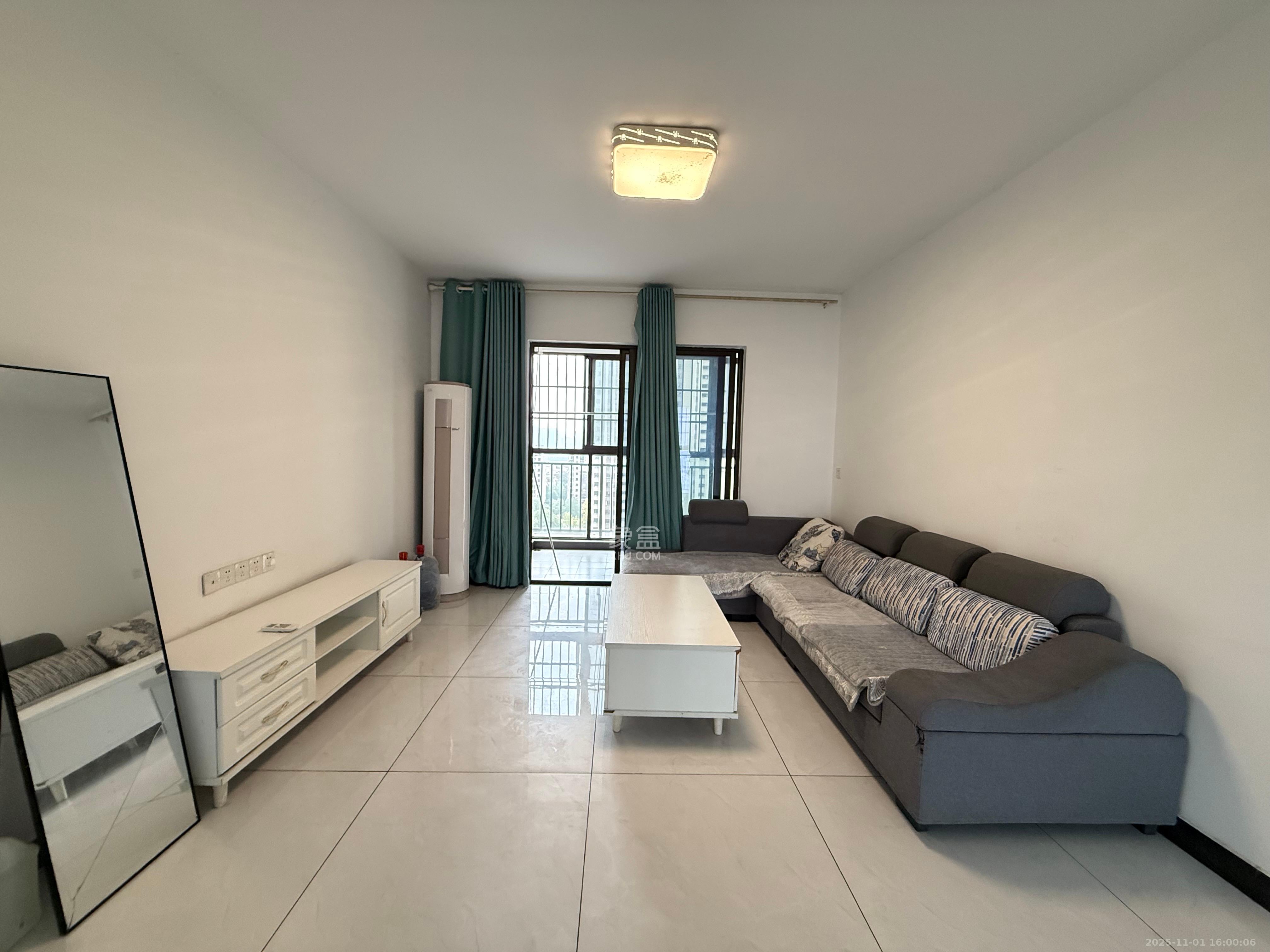 华润置地广场二期  4室2厅2卫    2600.0元/月