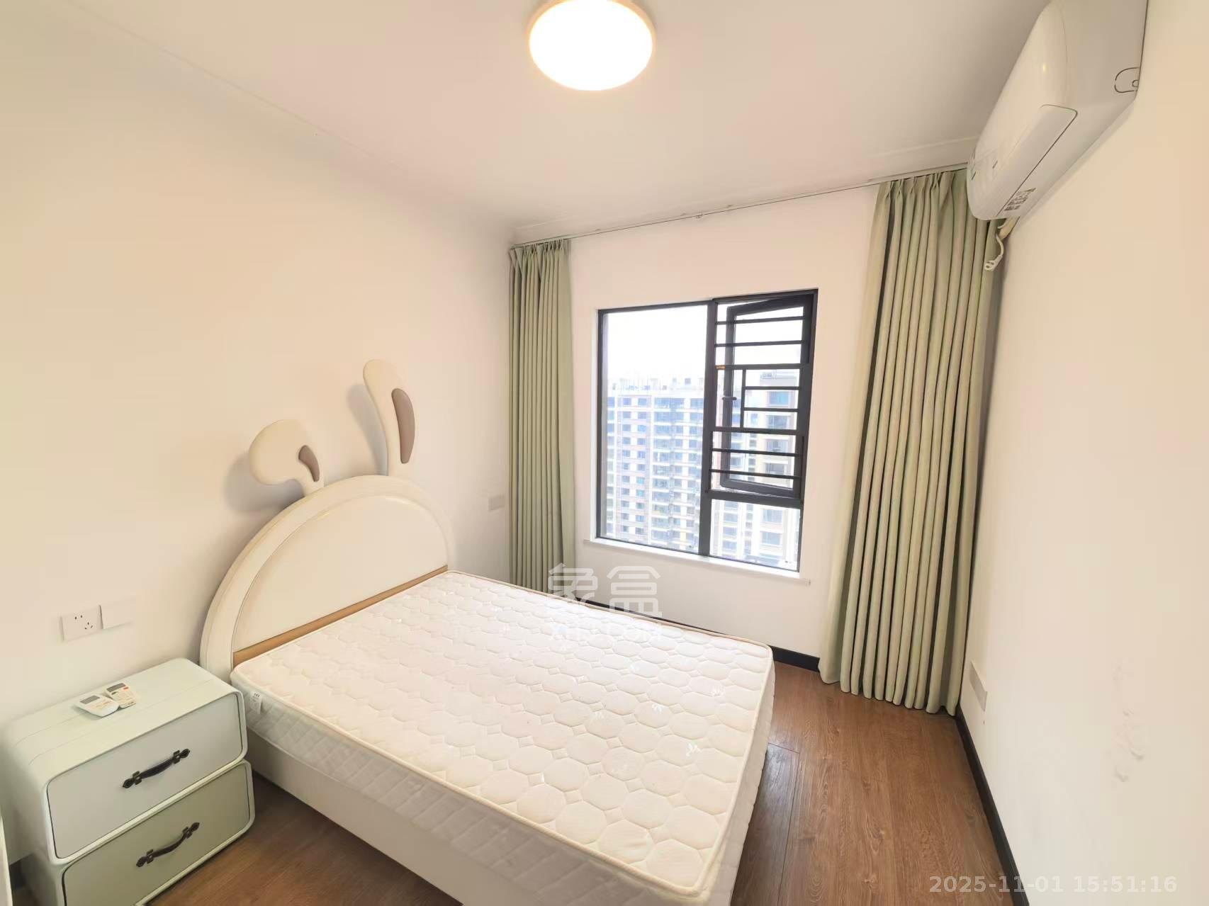 荣盛城  3室2厅2卫    3200.0元/月室内图