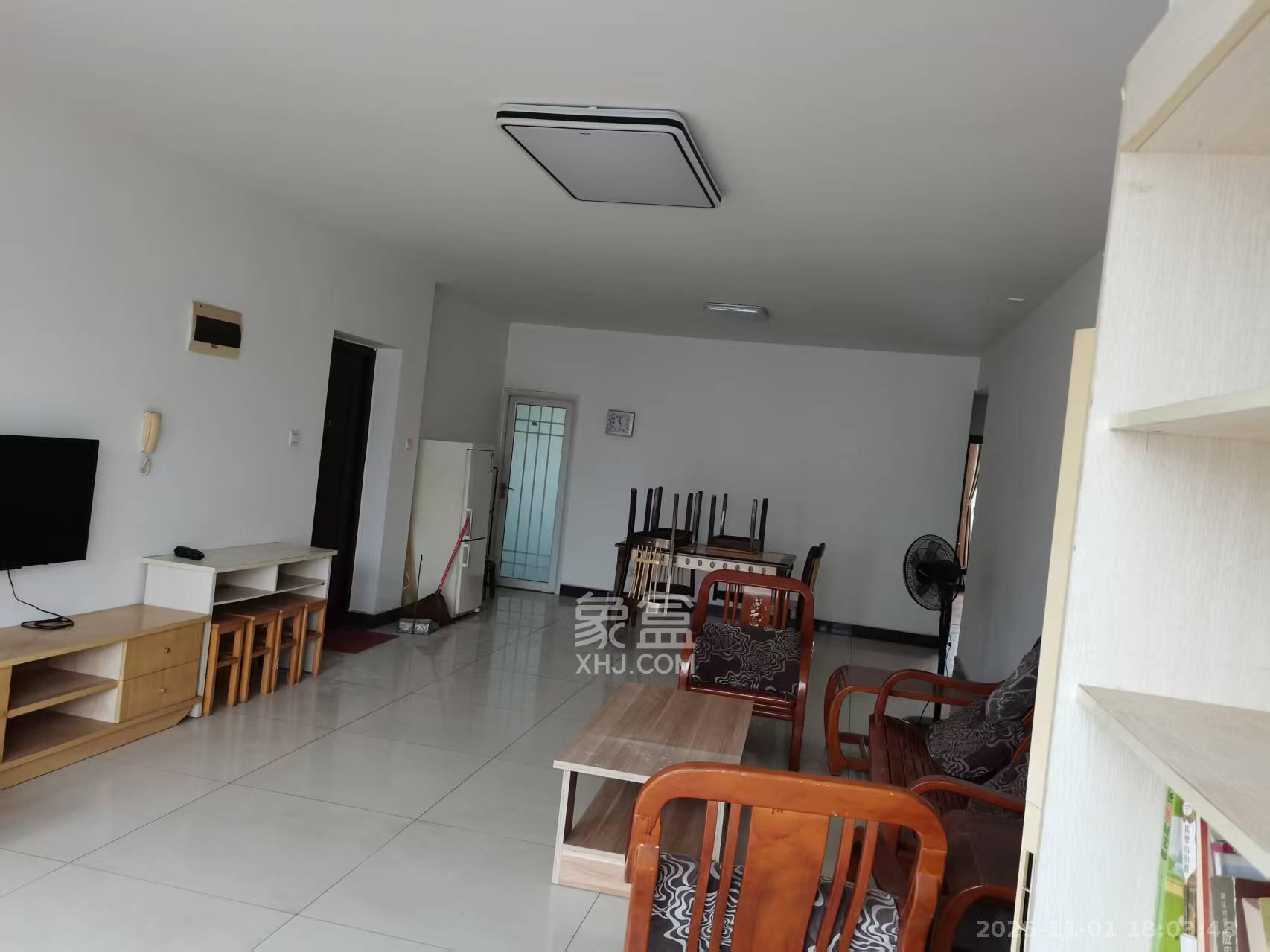 金帆江滨玫瑰园  4室2厅2卫    2300.0元/月