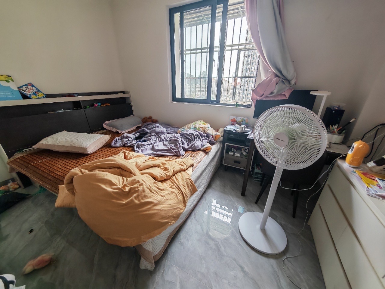 汇宇金城  4室2厅2卫    138.0万客厅