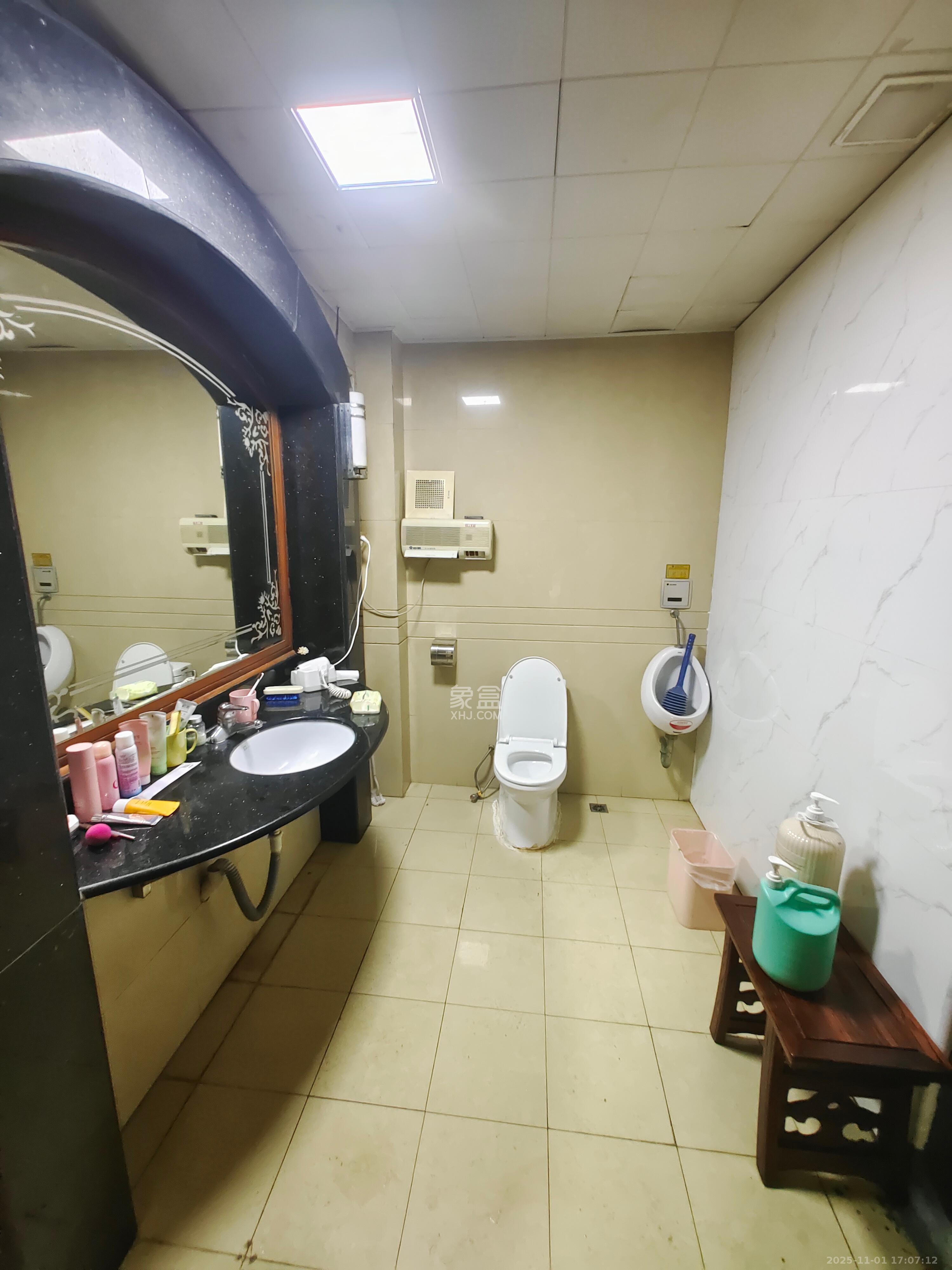 雄海花园 10室2厅10卫 5000.0元/月 雄海花园 10室2厅10卫 5000.0元/月室内图