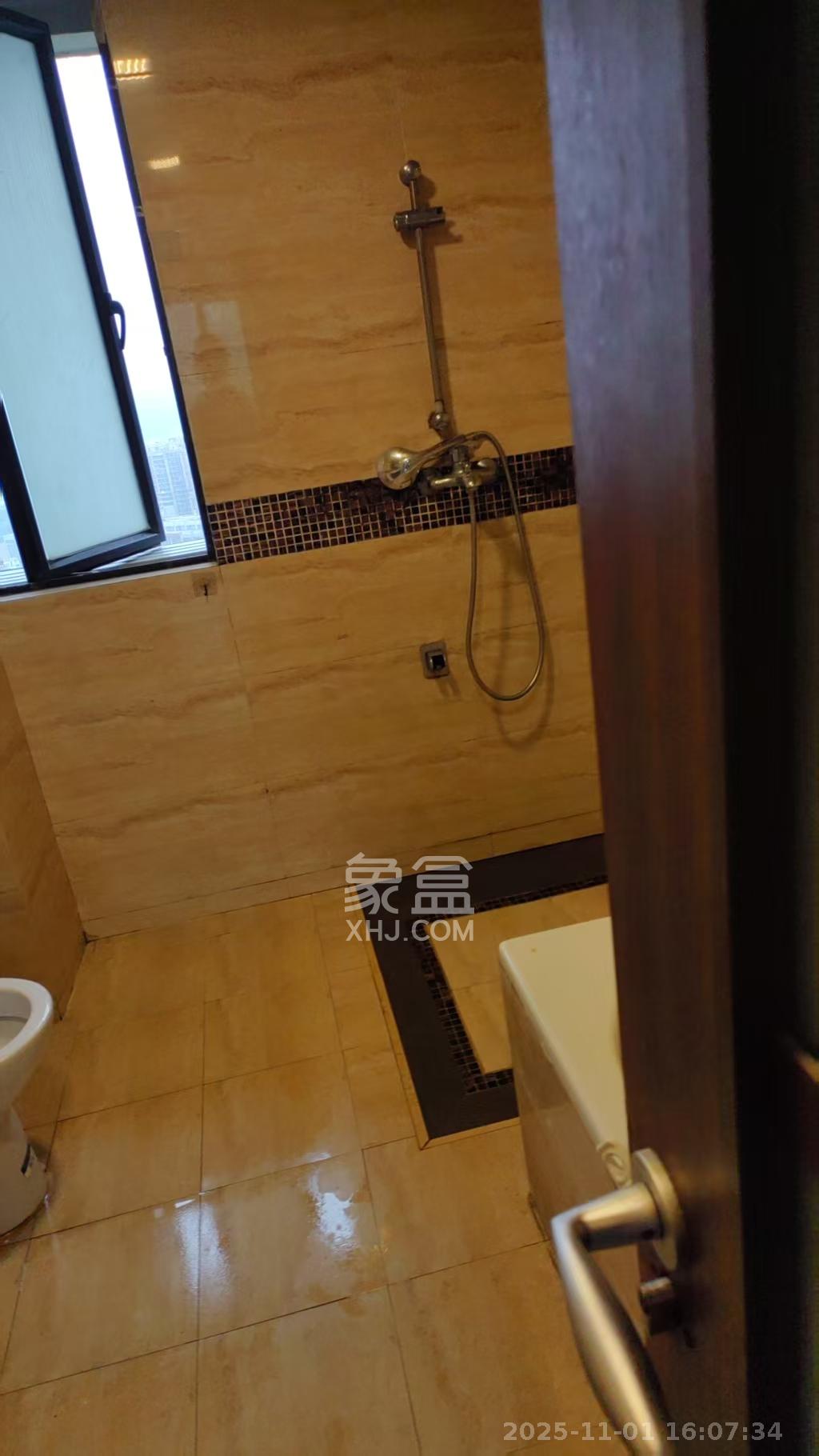 万科城  3室2厅2卫    2800.0元/月室内图