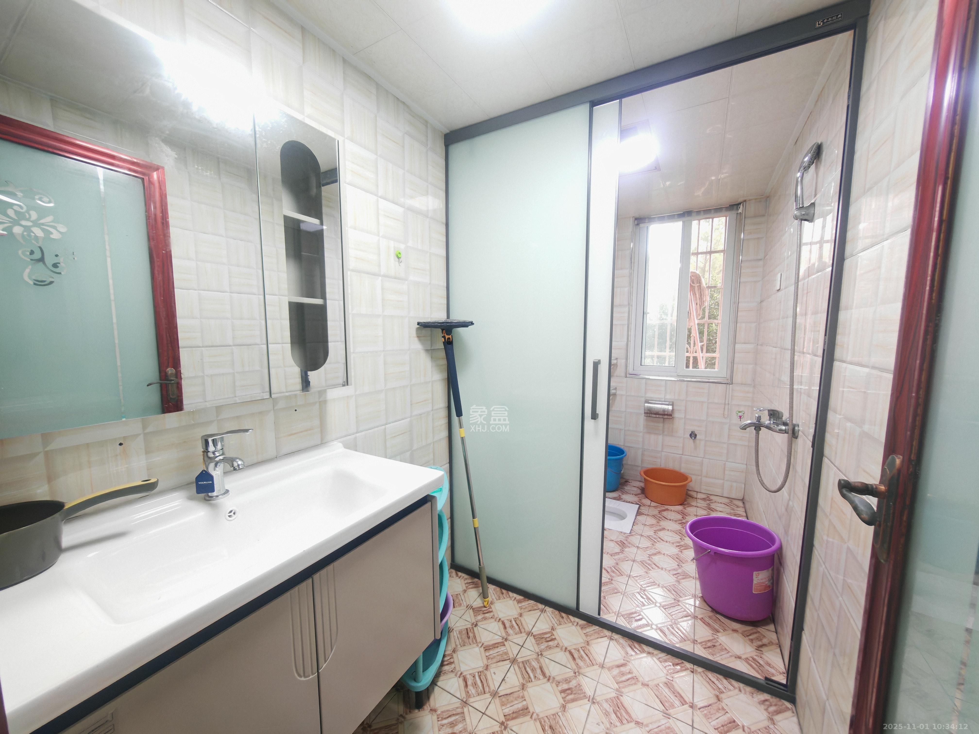 和润园一、二期  3室2厅2卫    2000.0元/月室内图