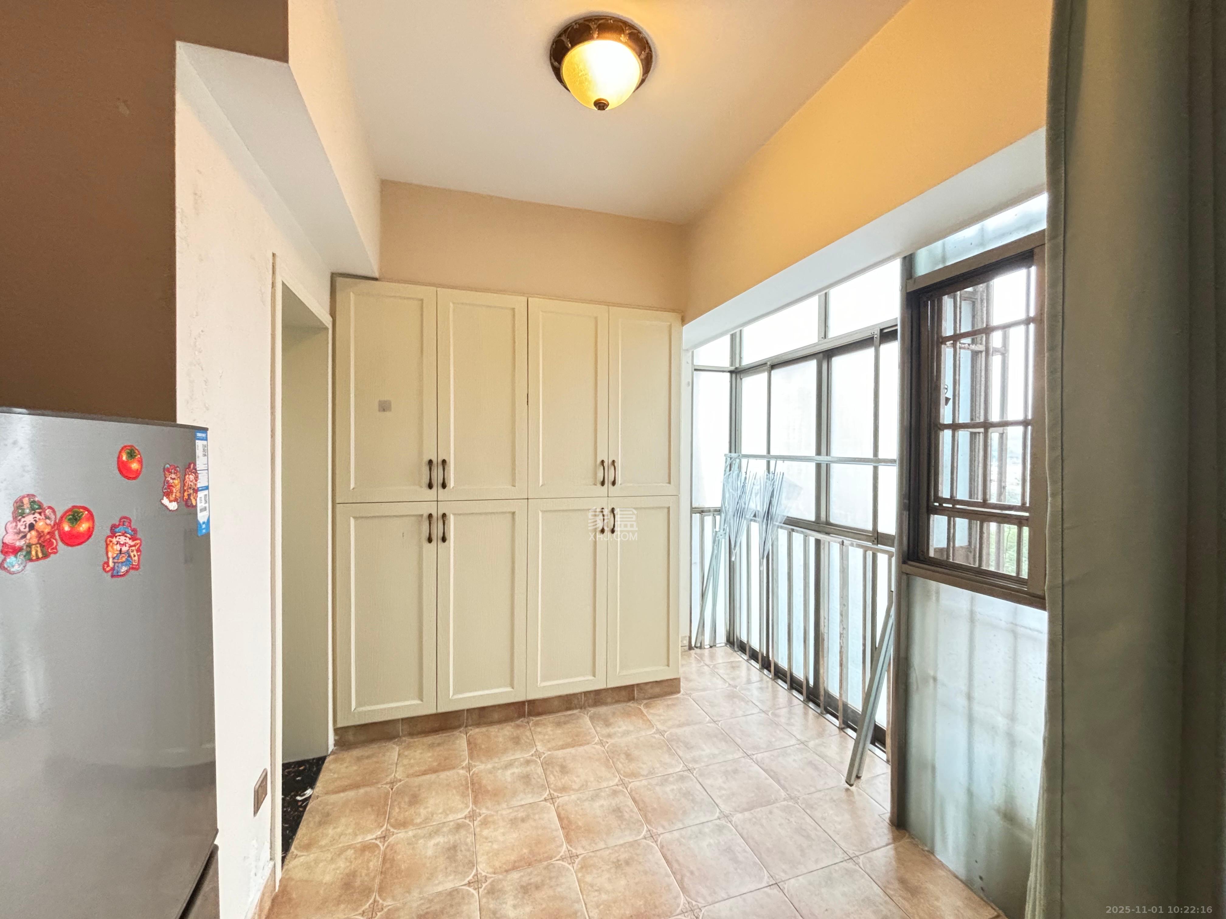 都市春天  1室1厅1卫    1900.0元/月室内图