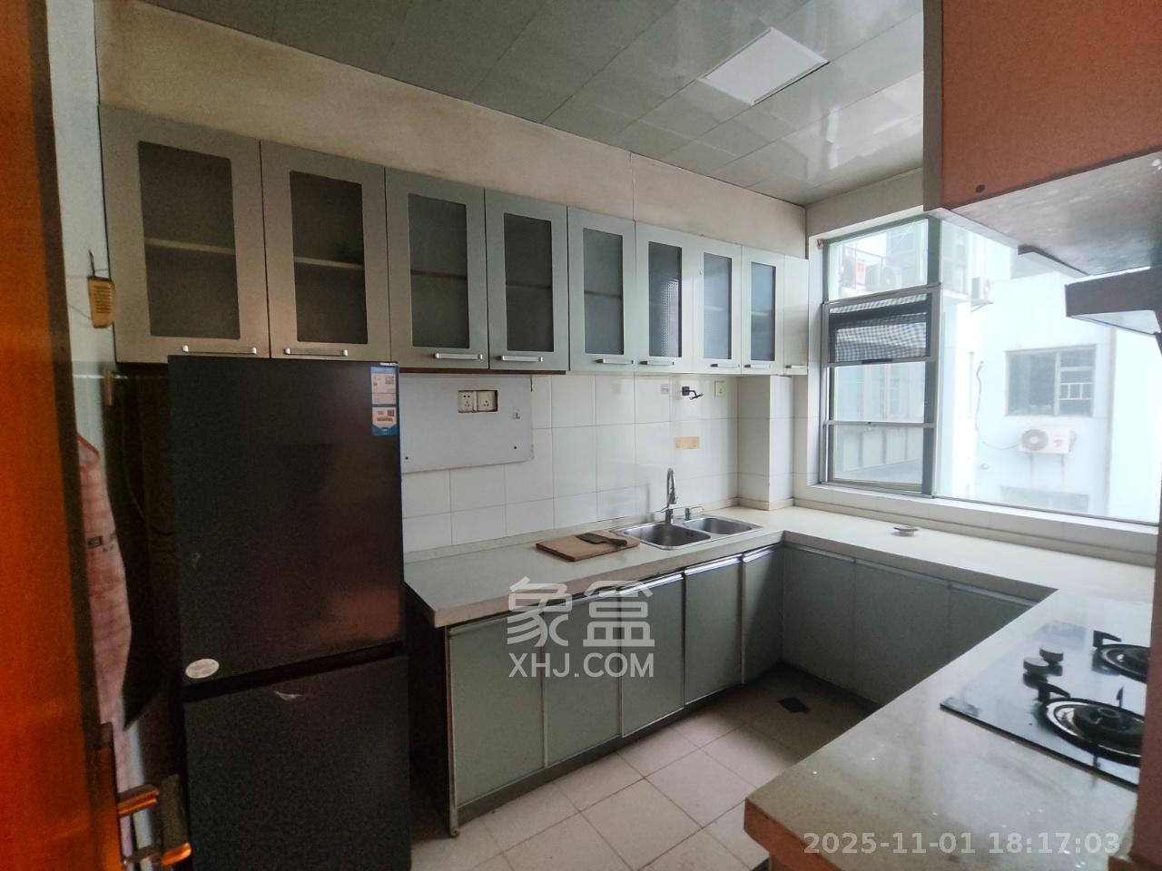 锦绣华天  3室2厅2卫    2700.0元/月室内图