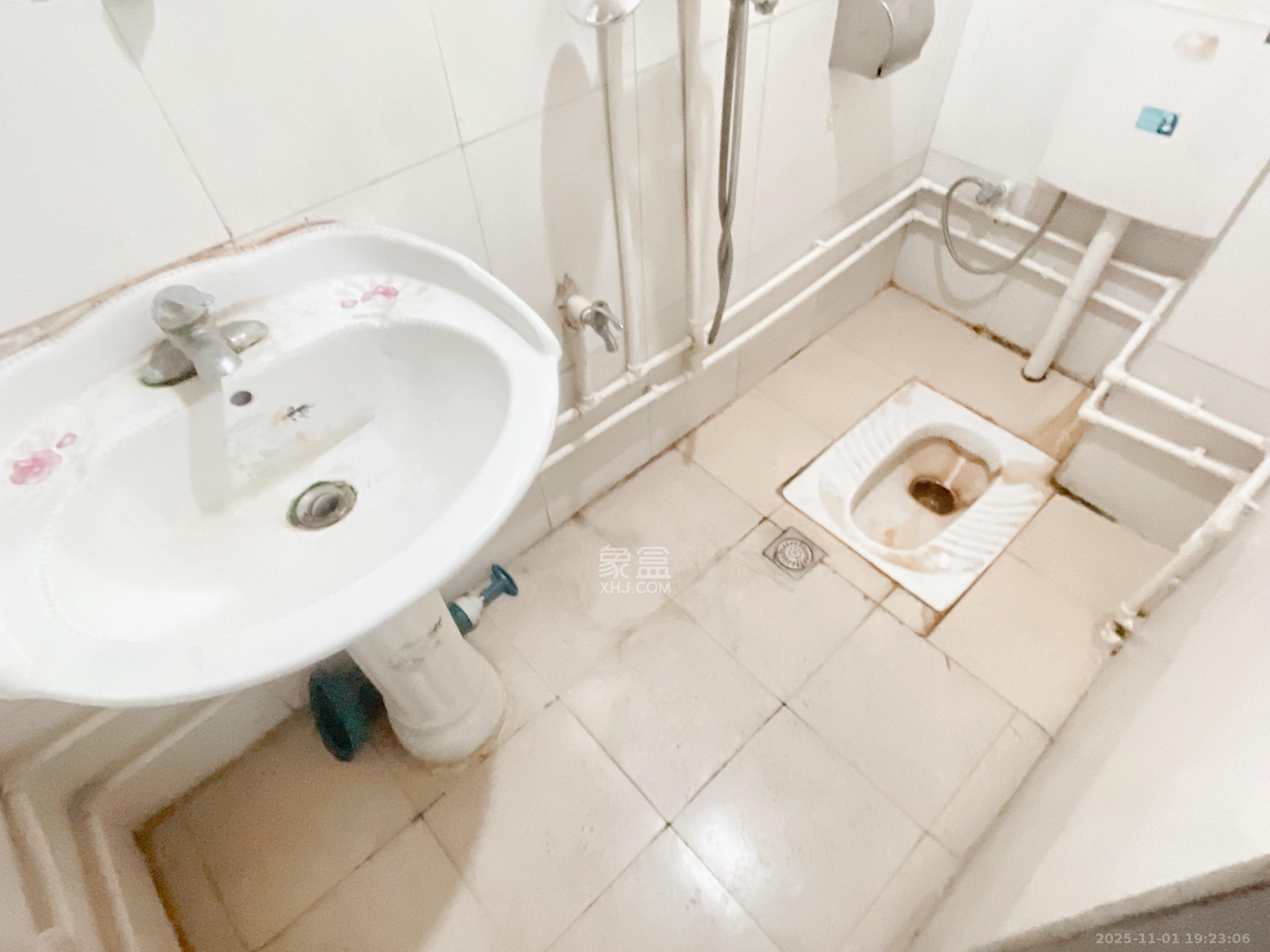 隆华金属宿舍 1室0厅0卫 2000.0元/月 隆华金属宿舍 1室0厅0卫 2000.0元/月室内图