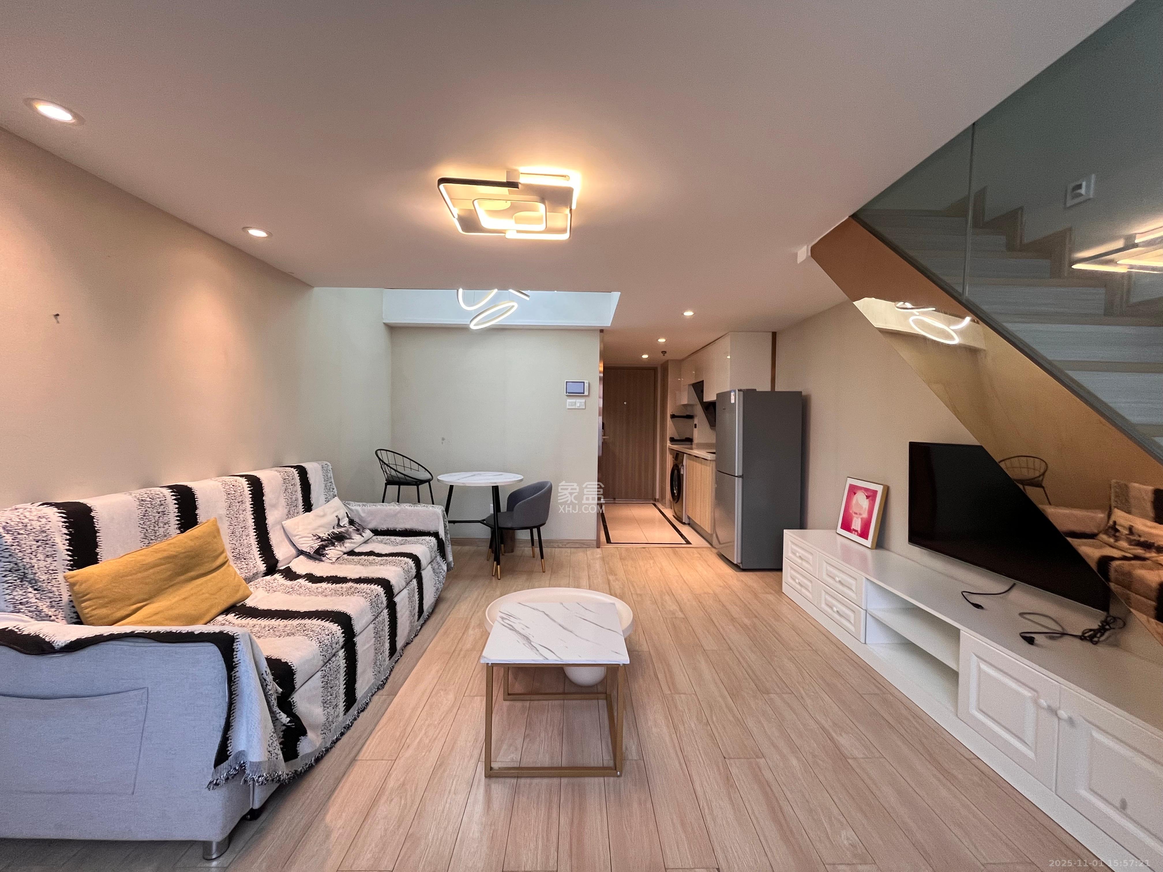 远洋外滩壹号  2室1厅1卫    2200.0元/月室内图