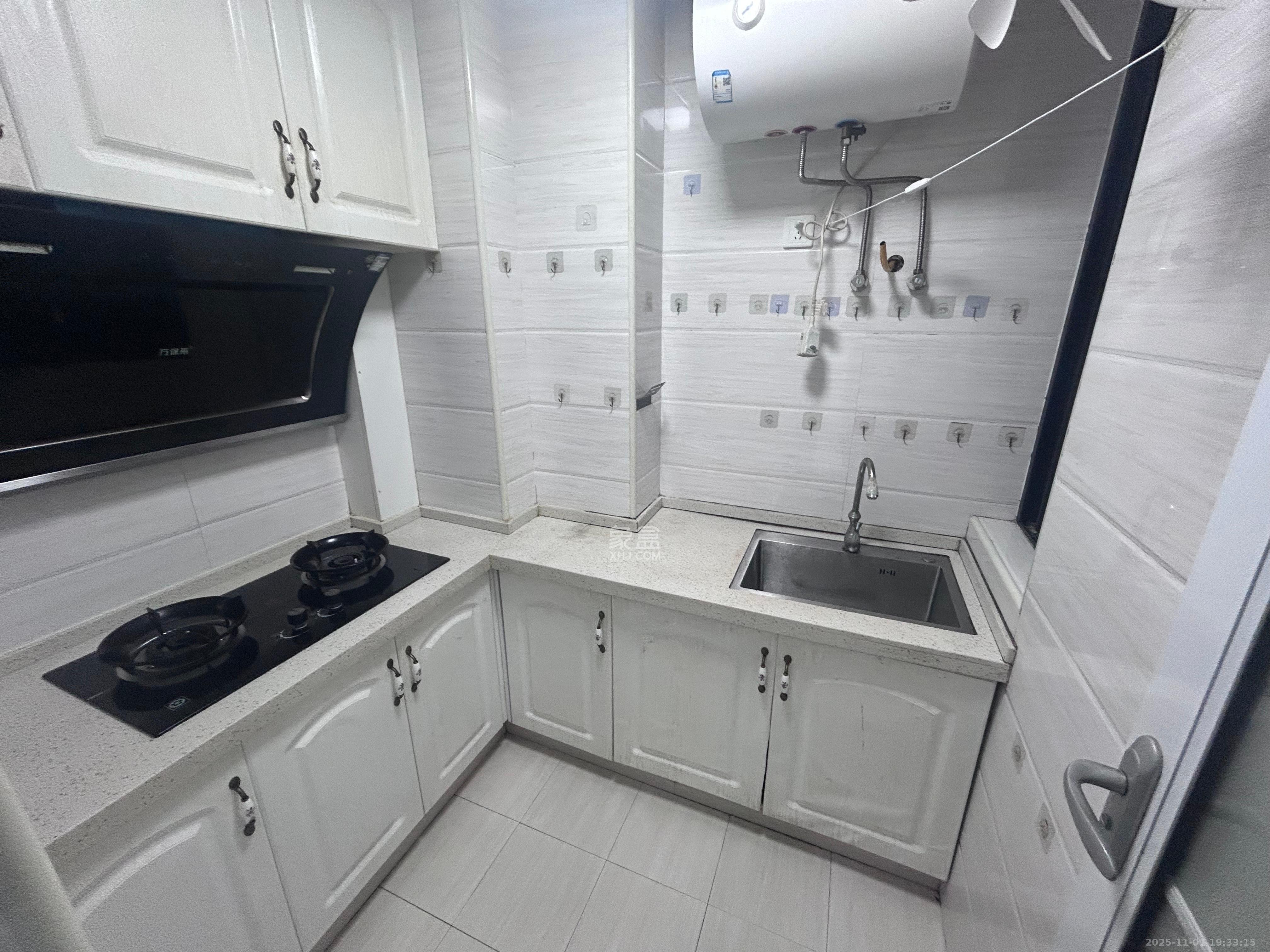 长房半岛蓝湾（观山月）  1室1厅1卫    1400.0元/月室内图