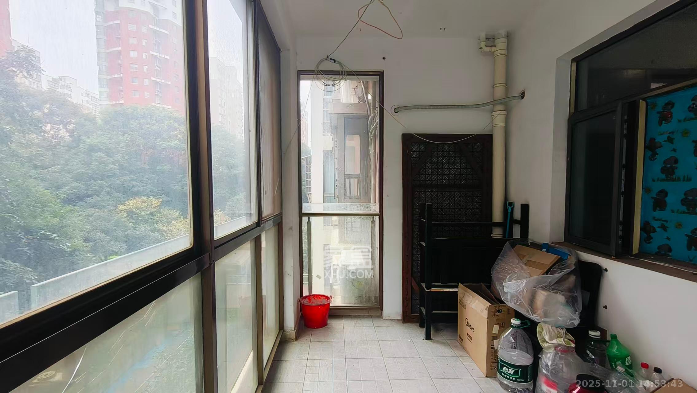 西岸润泽府 3室2厅2卫 2700.0元/月 西岸润泽府 3室2厅2卫 2700.0元/月室内图