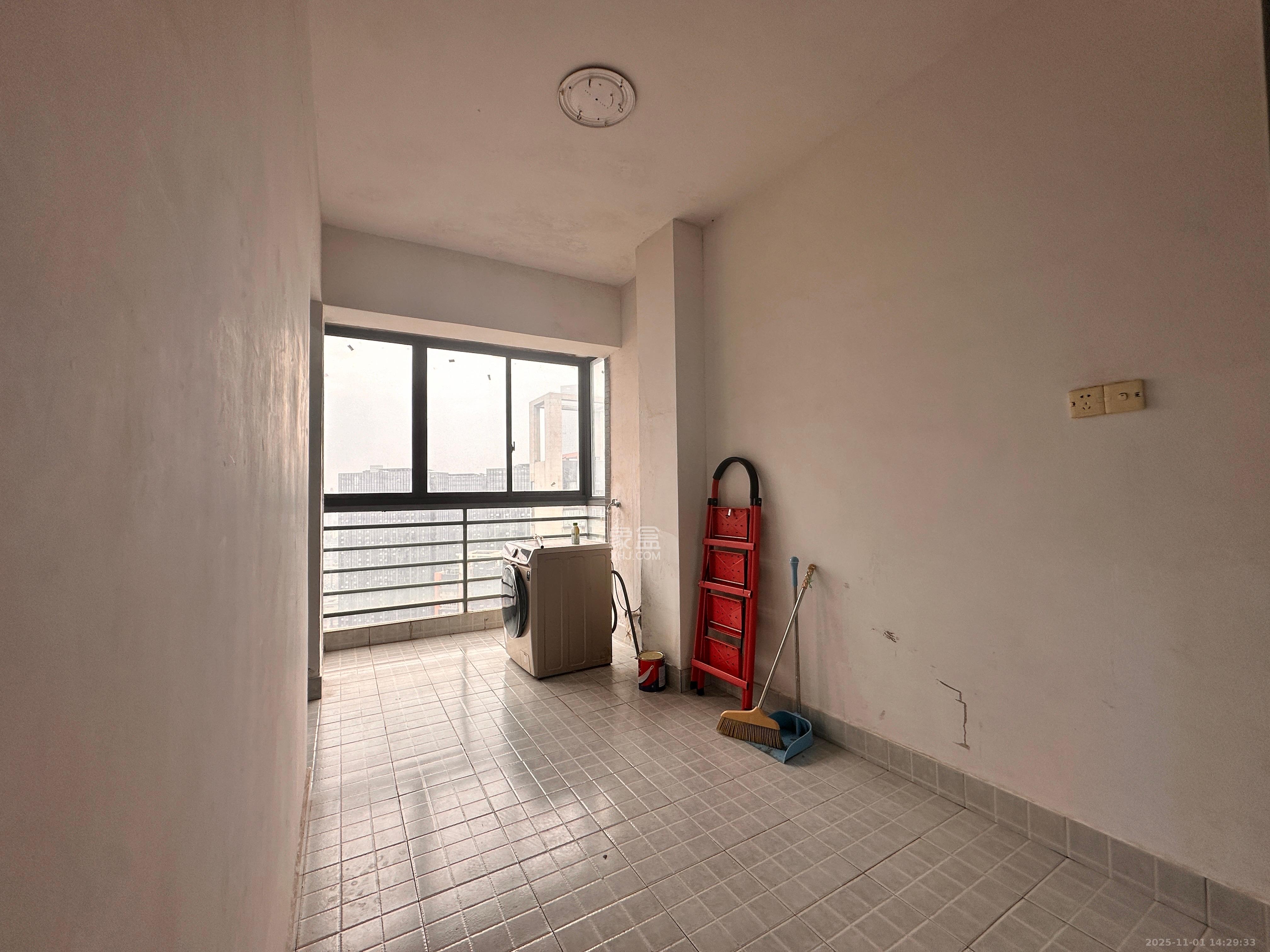 滨江君悦香邸  3室2厅2卫    3200.0元/月室内图