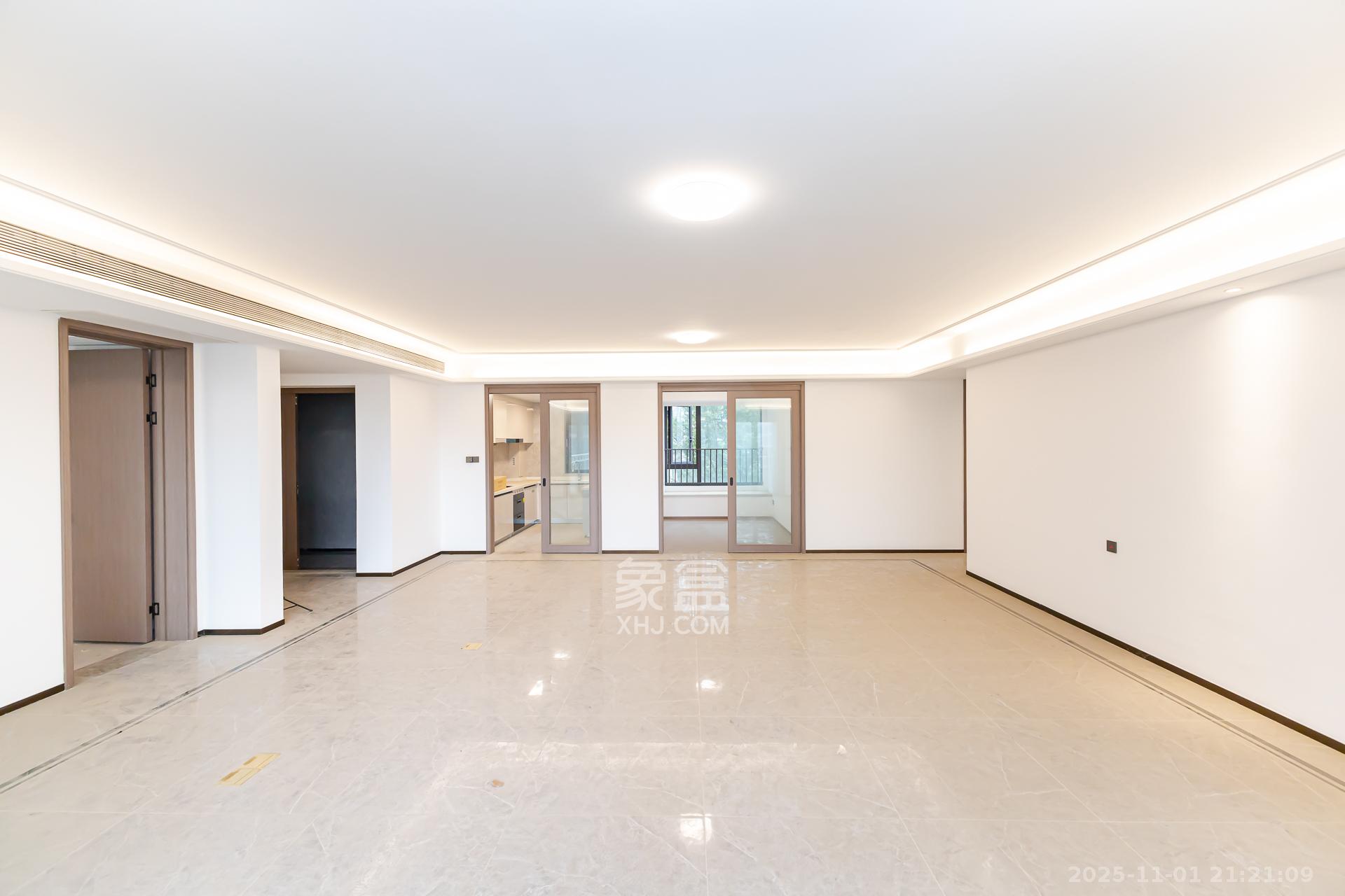 时代建发和著  5室2厅3卫    310.0万 时代建发和著  5室2厅3卫    310.0万客厅