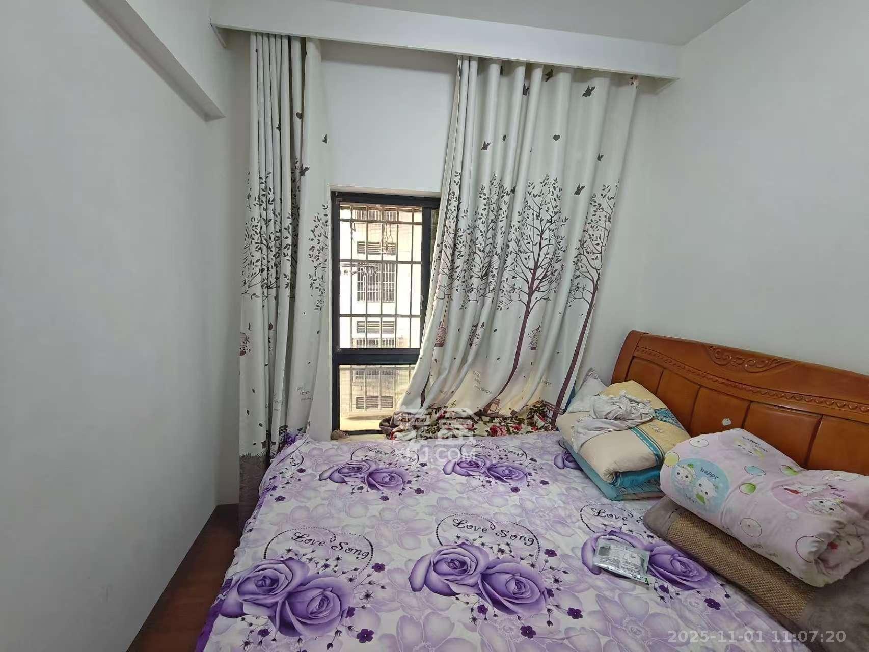 花样年华  3室1厅1卫    1800.0元/月室内图