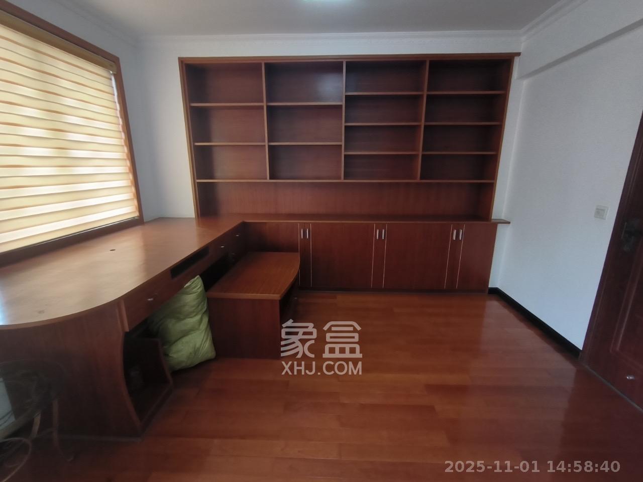 学府华庭 5室2厅2卫 2800.0元/月 学府华庭 5室2厅2卫 2800.0元/月室内图