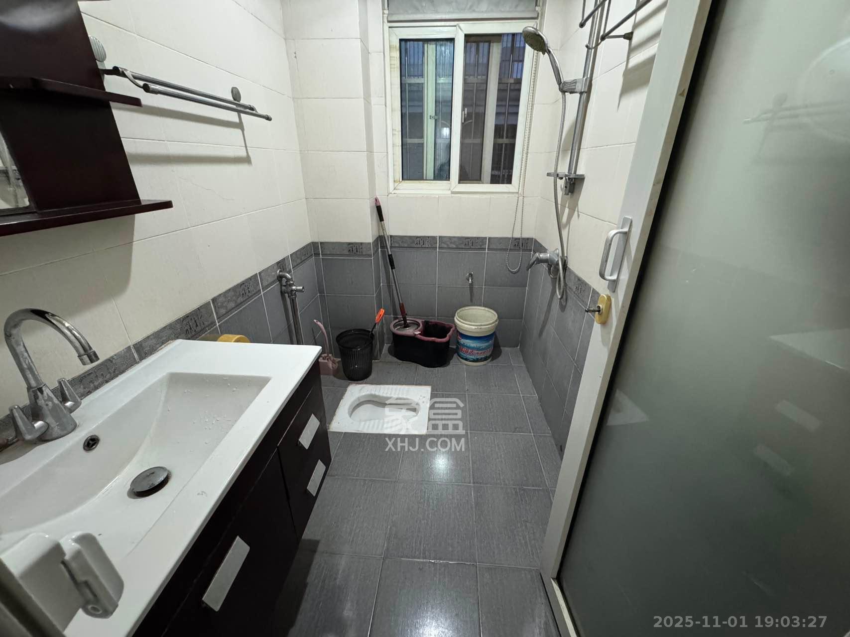 金碧文华  2室2厅1卫    1900.0元/月 金碧文华  2室2厅1卫    1900.0元/月室内图