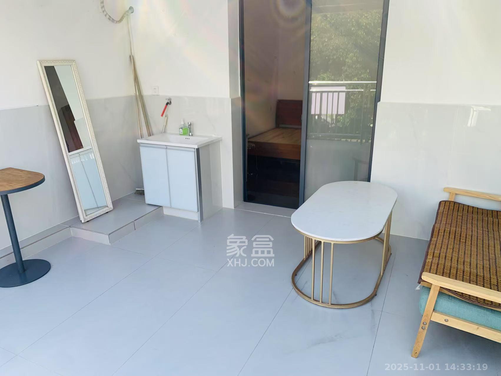 教育街、又一村巷散盘  1室1厅1卫    1600.0元/月 教育街、又一村巷散盘  1室1厅1卫    1600.0元/月室内图